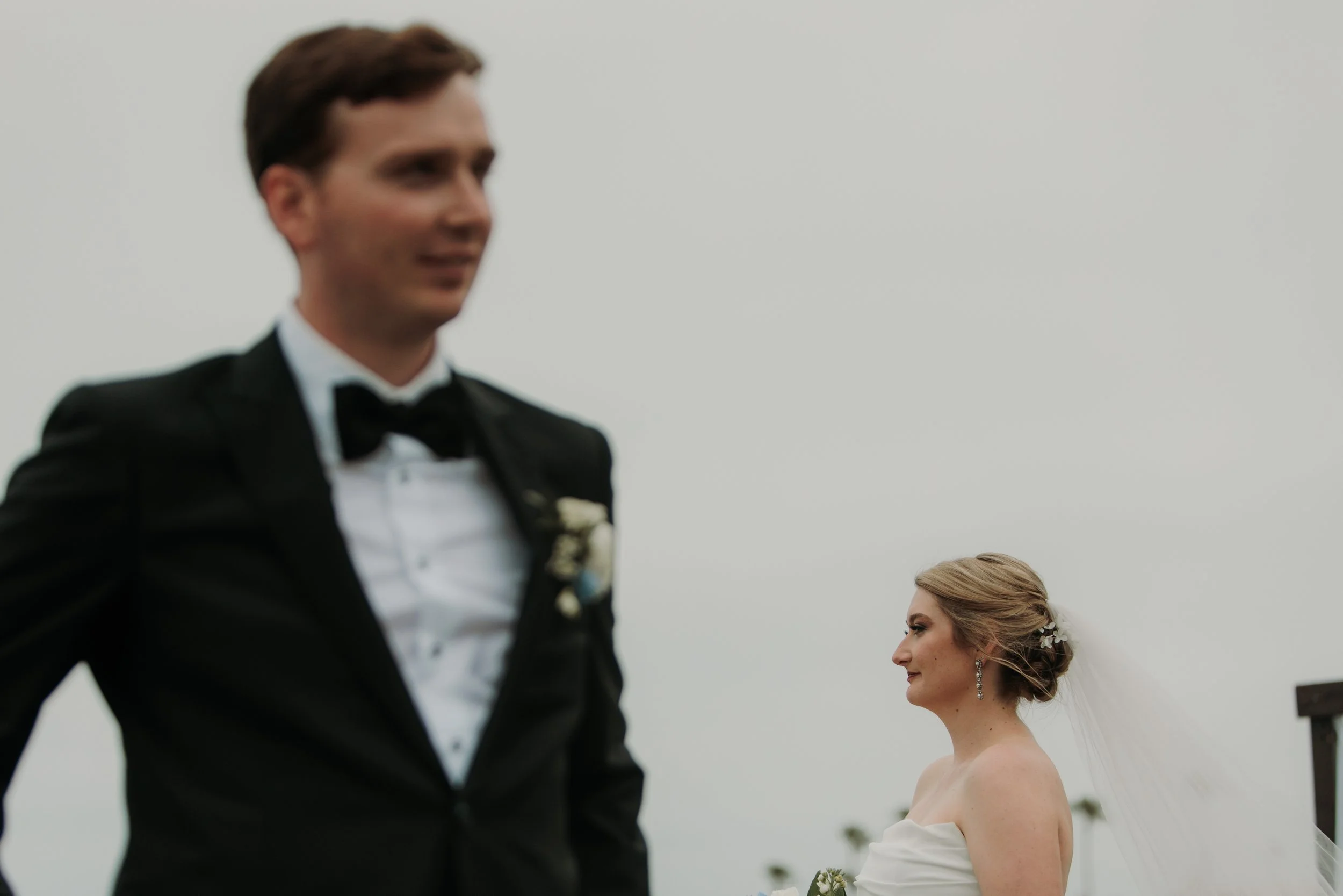 Candid photos of a wedding at The Wedding Bowl and Cuvier Club in La Jolla. San Diego wedding photography by Indigo West Photography.