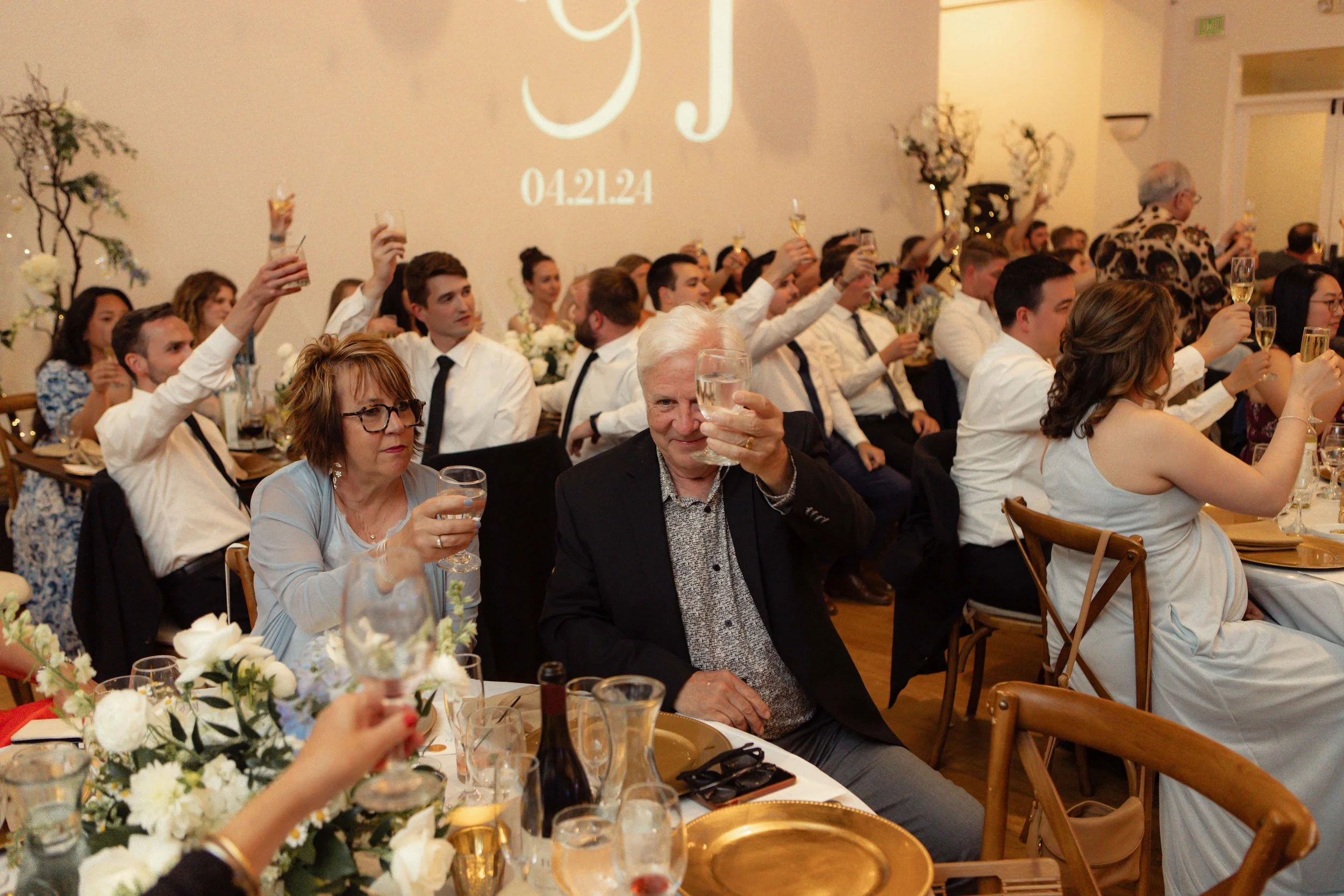 Candid photos of a wedding at The Wedding Bowl and Cuvier Club in La Jolla. San Diego wedding photography by Indigo West Photography.