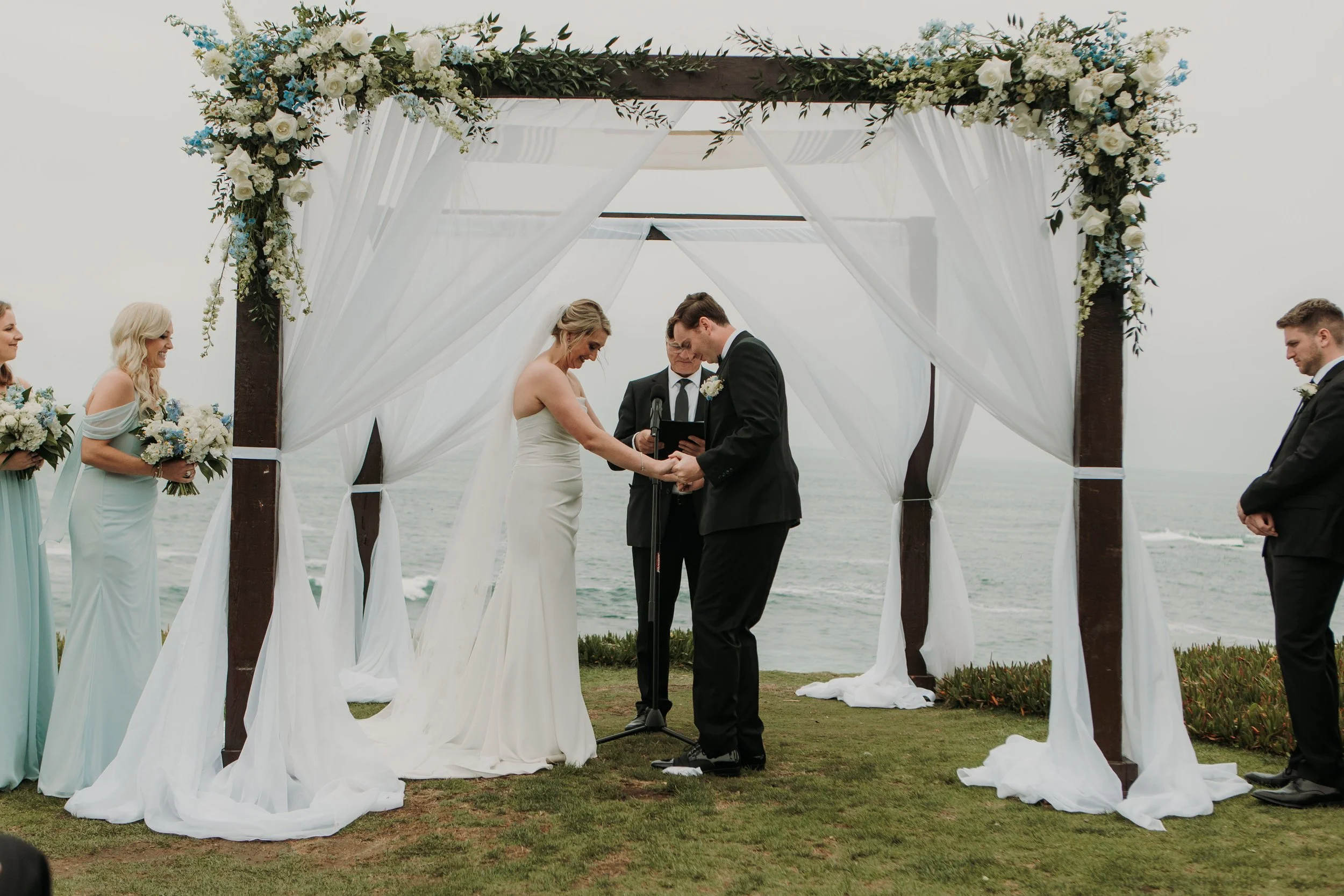 Candid photos of a wedding at The Wedding Bowl and Cuvier Club in La Jolla. San Diego wedding photography by Indigo West Photography.