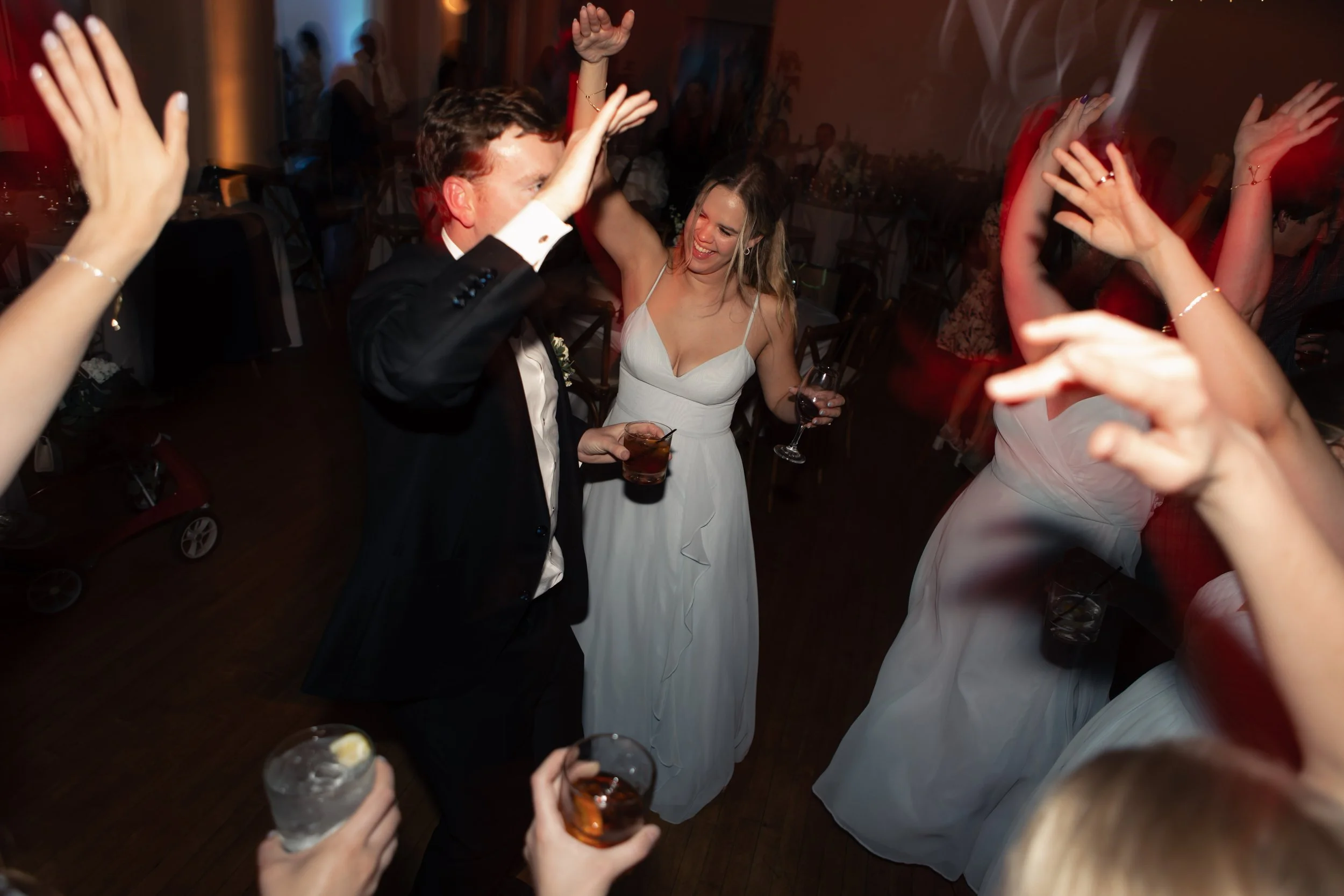 Candid photos of a wedding at The Wedding Bowl and Cuvier Club in La Jolla. San Diego wedding photography by Indigo West Photography.
