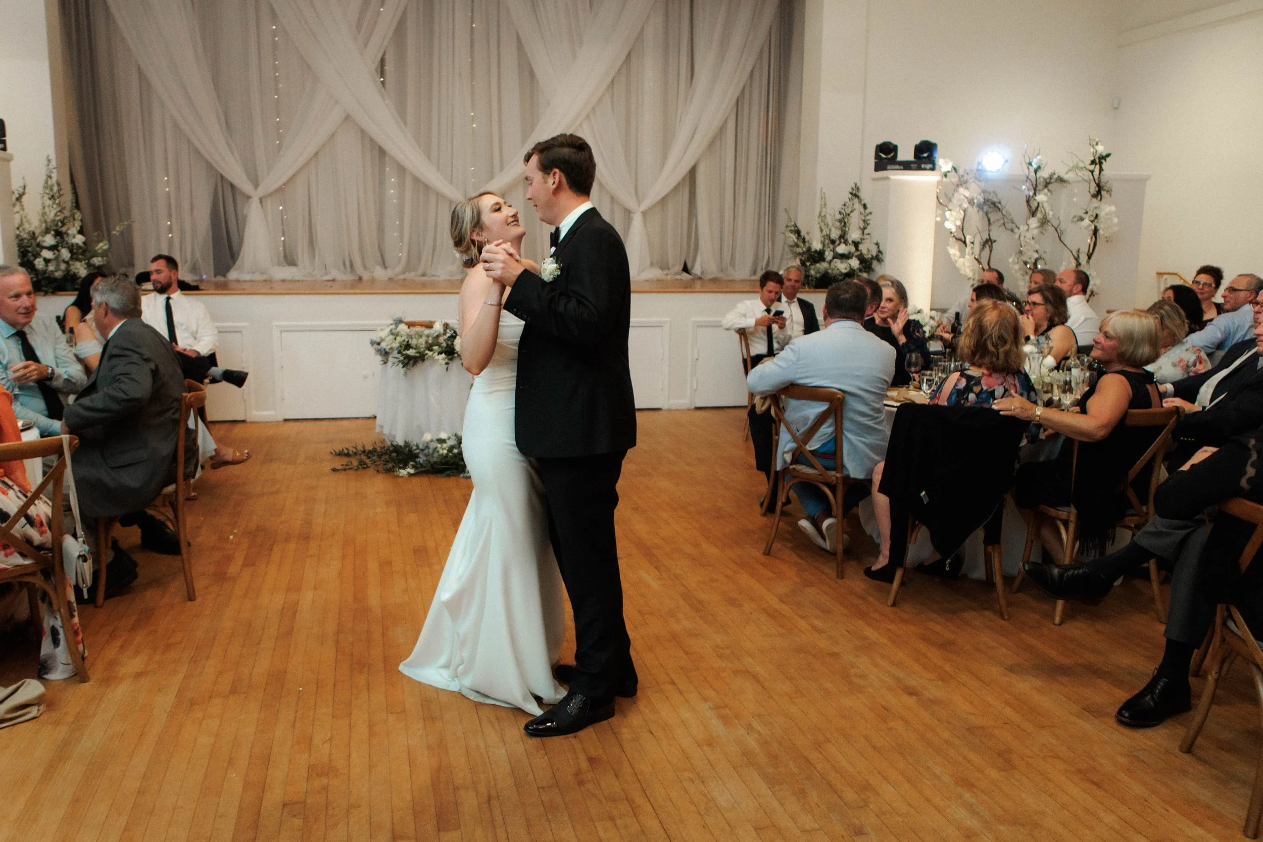 Candid photos of a wedding at The Wedding Bowl and Cuvier Club in La Jolla. San Diego wedding photography by Indigo West Photography.