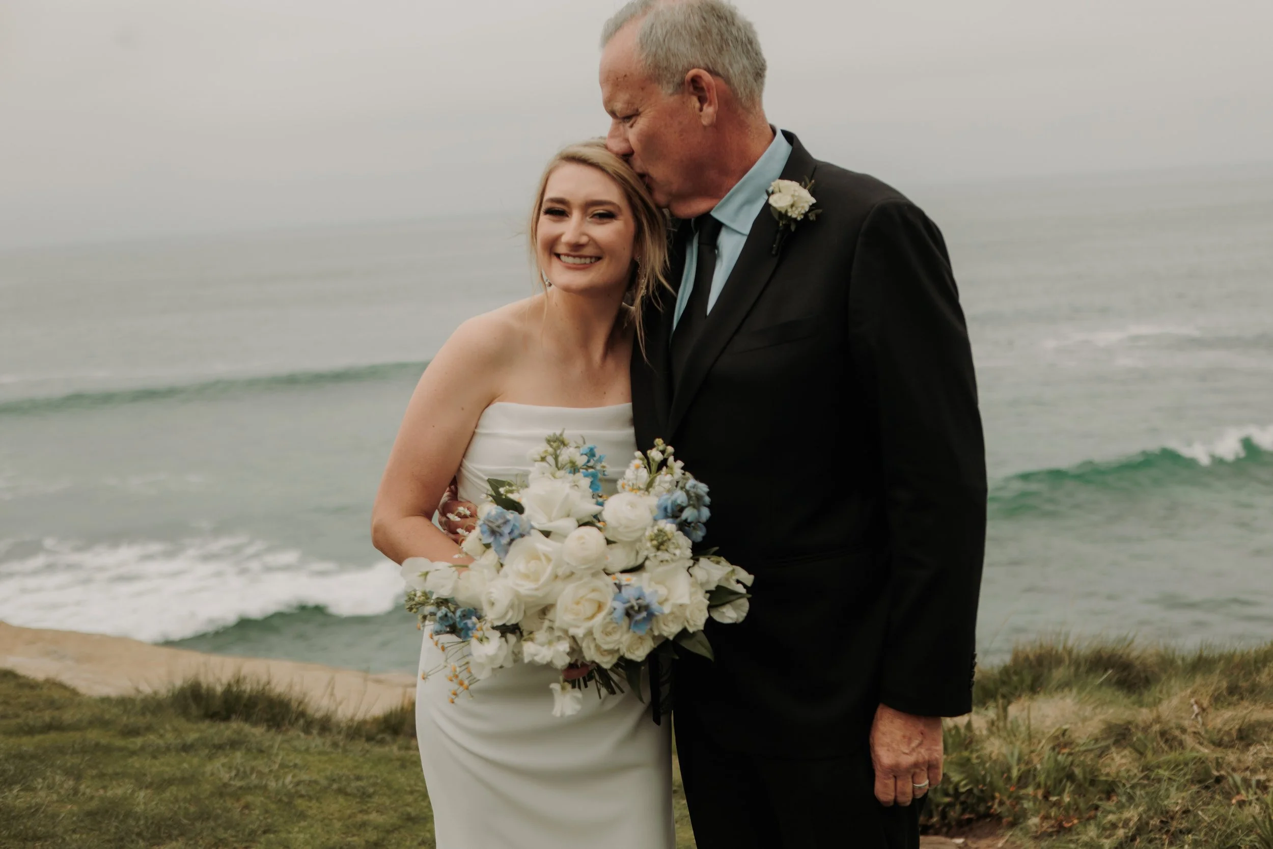 Candid photos of a wedding at The Wedding Bowl and Cuvier Club in La Jolla. San Diego wedding photography by Indigo West Photography.