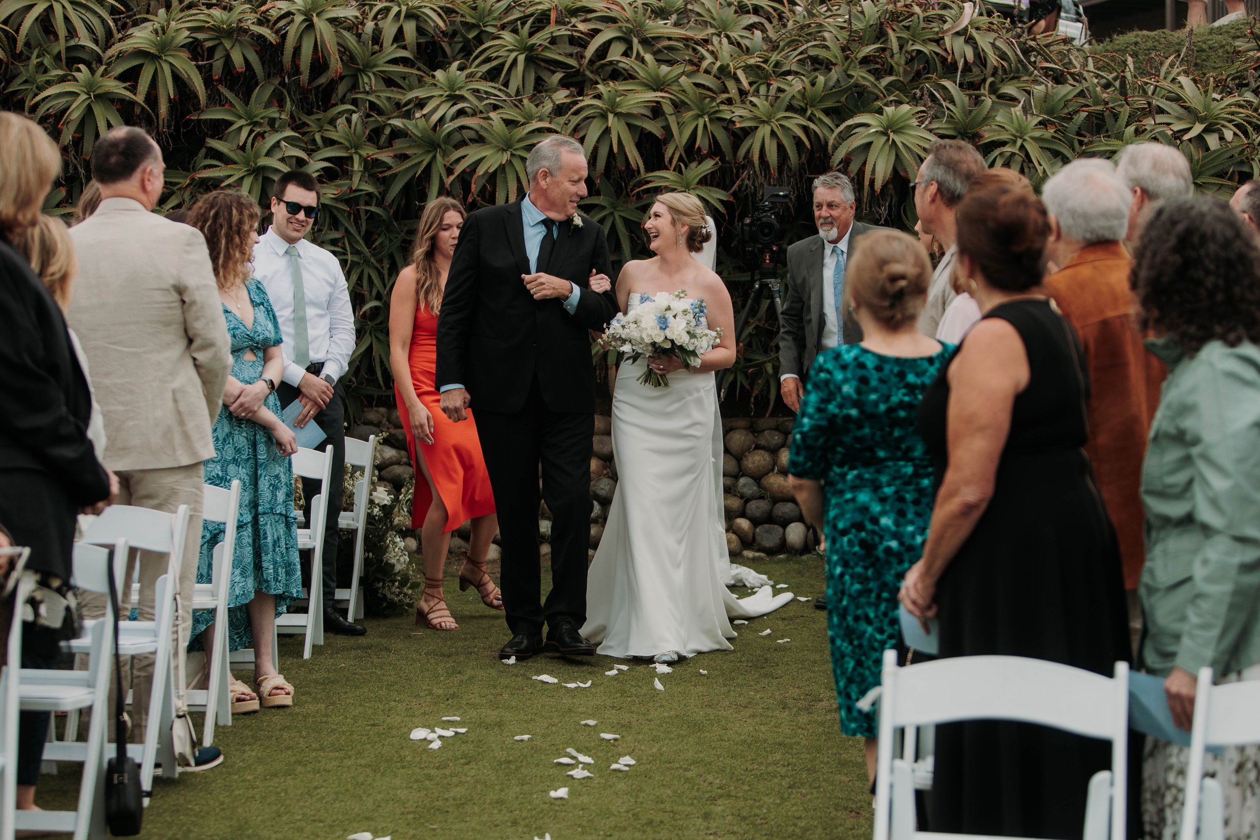 Candid photos of a wedding at The Wedding Bowl and Cuvier Club in La Jolla. San Diego wedding photography by Indigo West Photography.