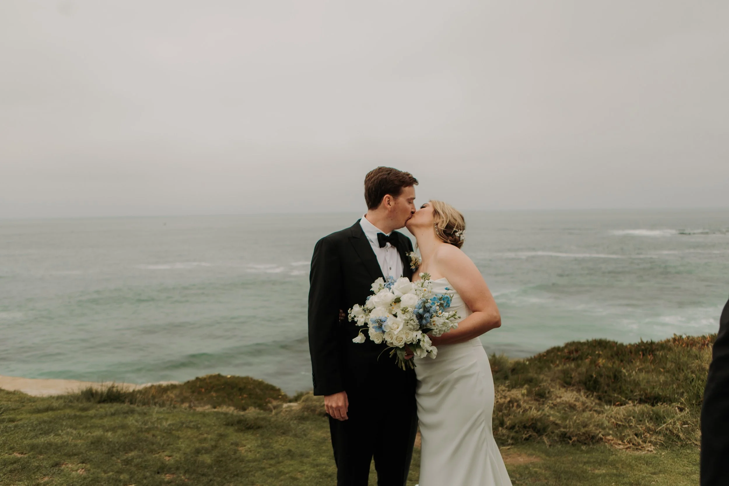 Candid photos of a wedding at The Wedding Bowl and Cuvier Club in La Jolla. San Diego wedding photography by Indigo West Photography.