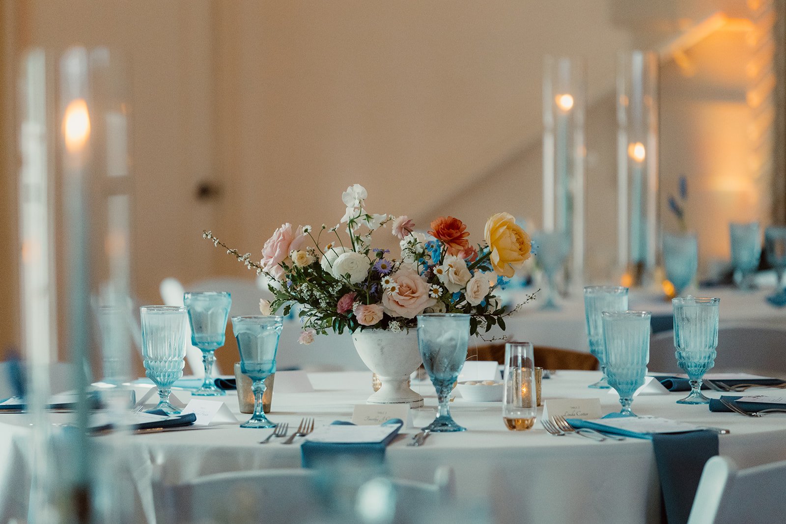 Great wedding florals on a table for a San Diego wedding.
