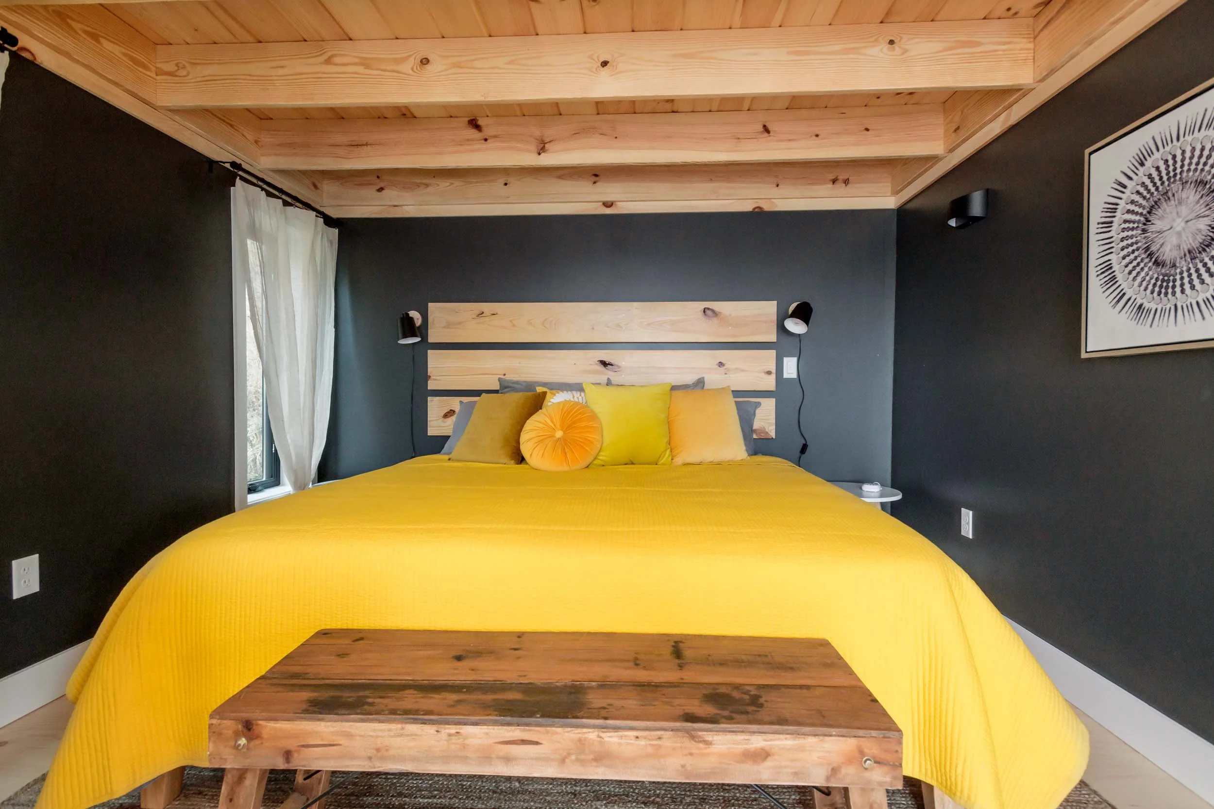 Bedroom with king bed.jpg