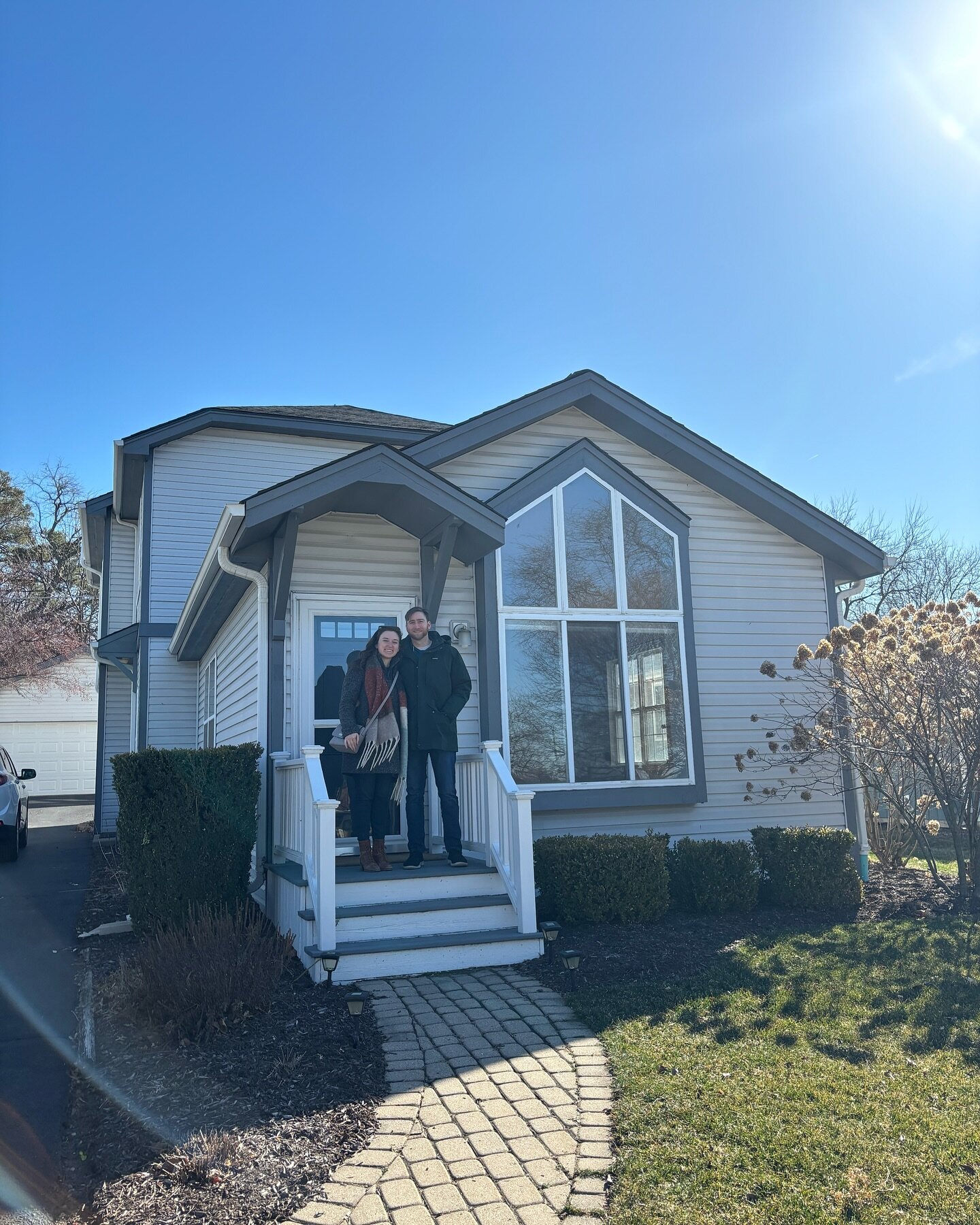 🥂 to Jimmy &amp; Lisa, Downers Grove&rsquo;s newest residents! This was a special one, getting to help a college friend and his awesome wife find their perfect home in the western suburbs. We toured the property on a cold, snowy Saturday afternoon i