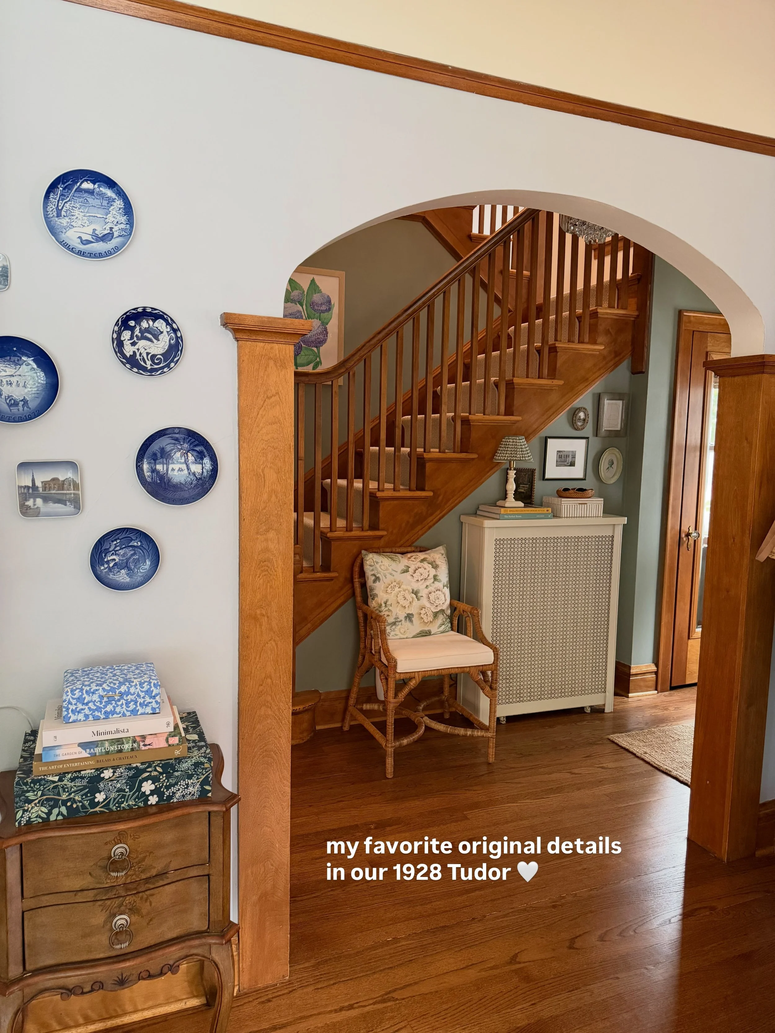 here&rsquo;s to keeping the good old-house stuff around 🤍

#1920sHome #TudorHome #OldHouseLove #VintageHomeDetails #OldHouseCharm