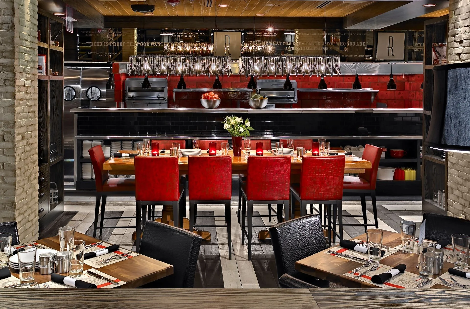 Racks Downtown Eatery + Tavern