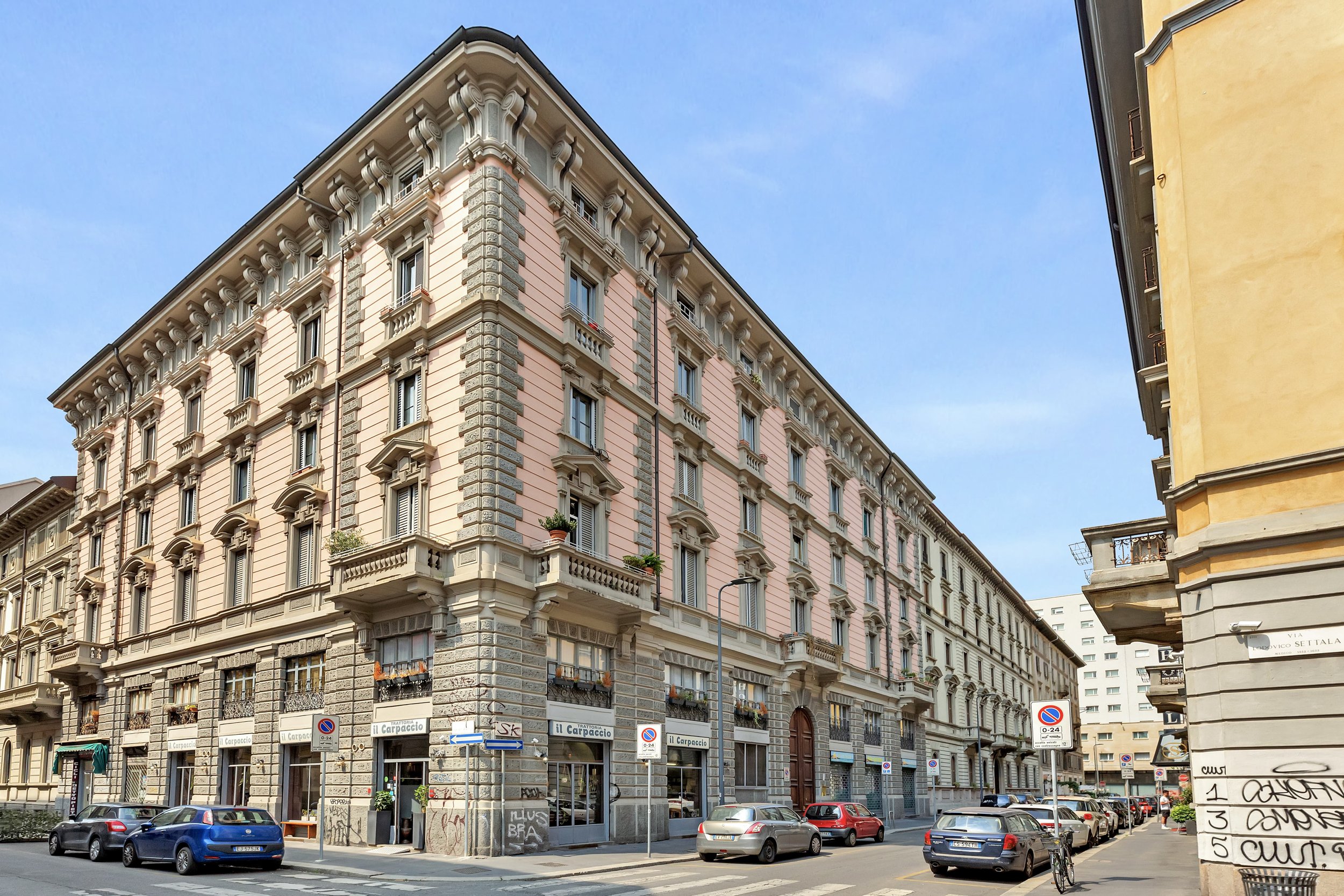 palazzo laterale.jpg