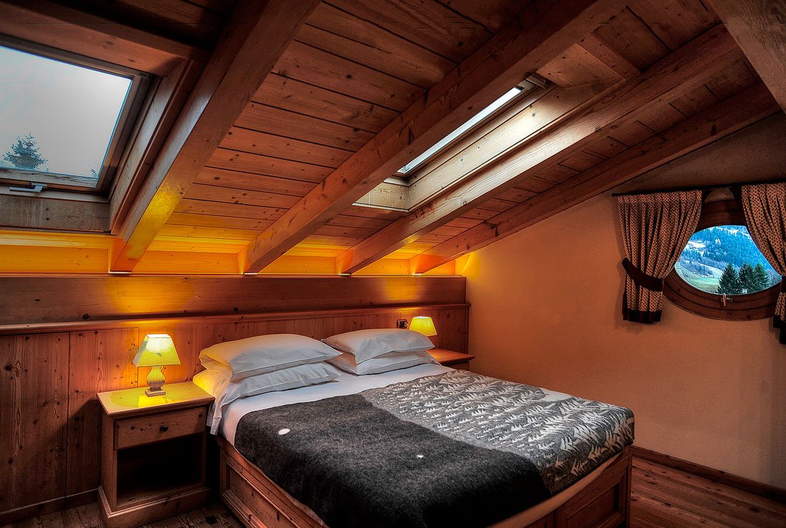 attic01.jpg