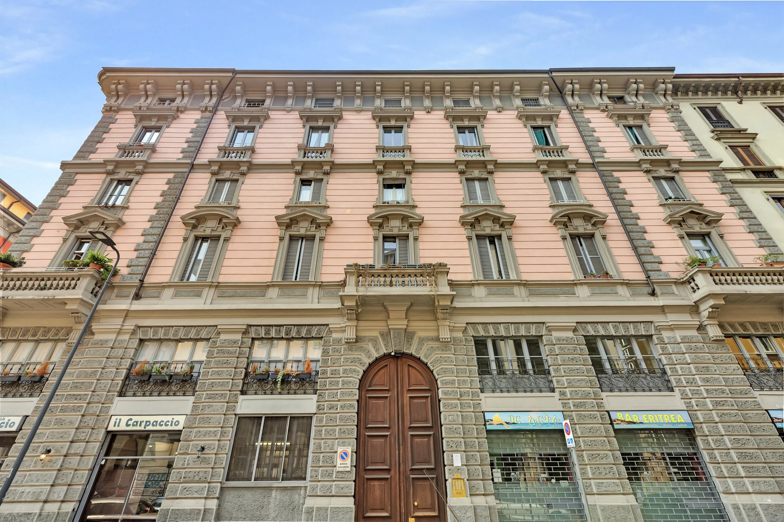 palazzo frontale.jpg