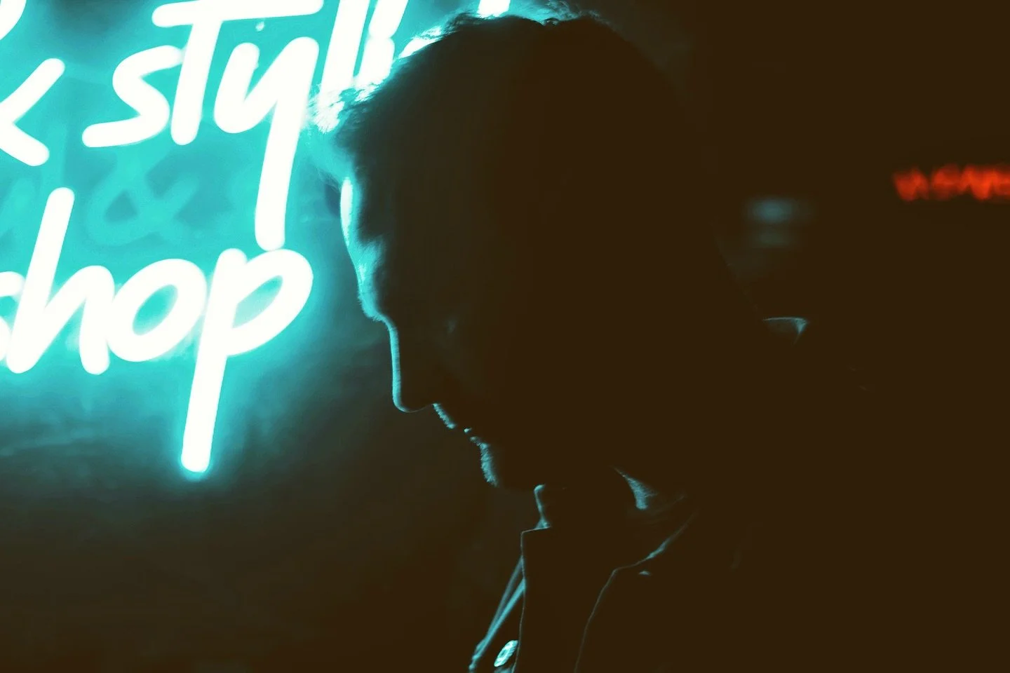 Electric lights and broken souls

📷 @felovaglio