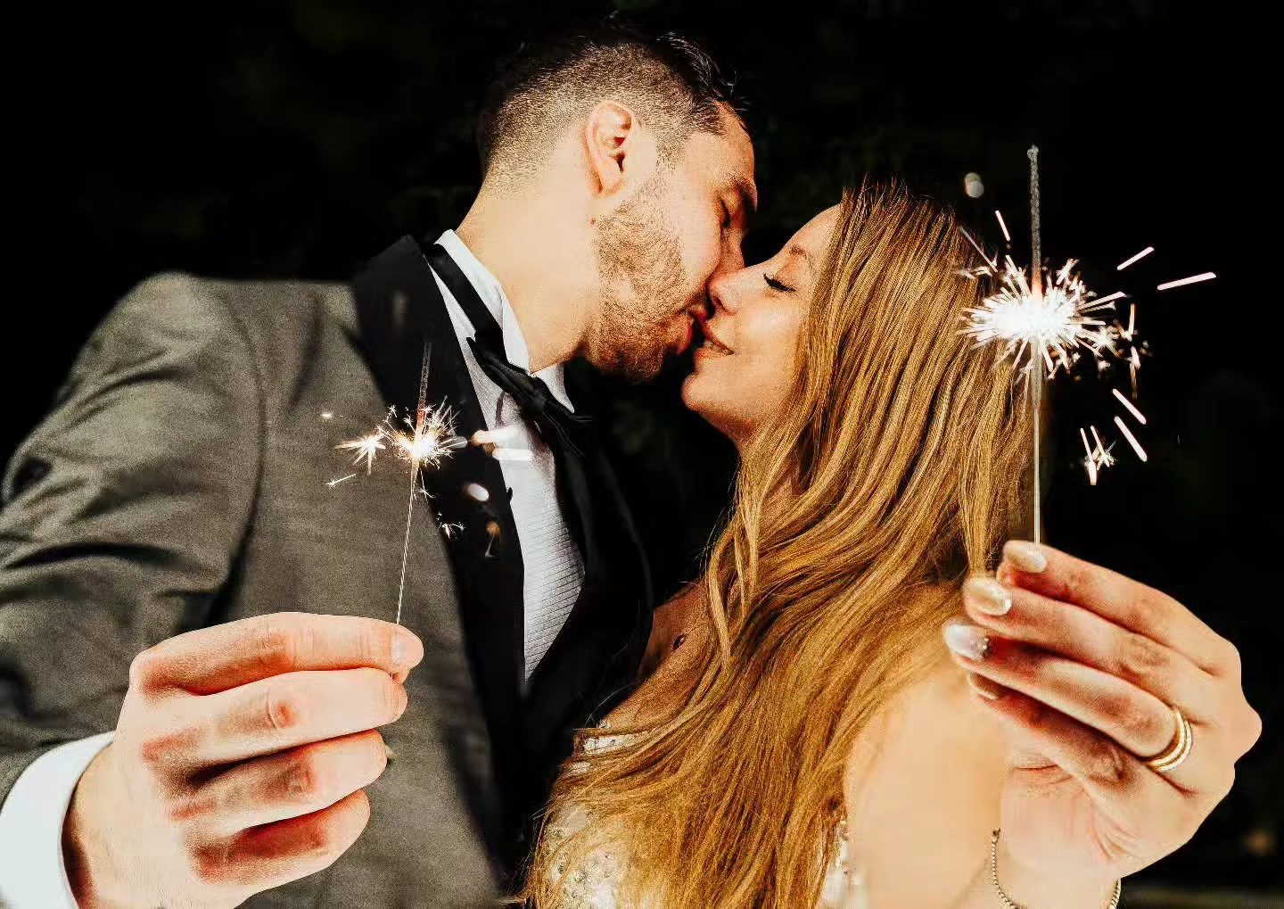 Feliz d&iacute;a del amor para todos 💐
.
.
.
#wedding #matrimonioschile #matrimonios #weddingphotography #fotografodematrimonios