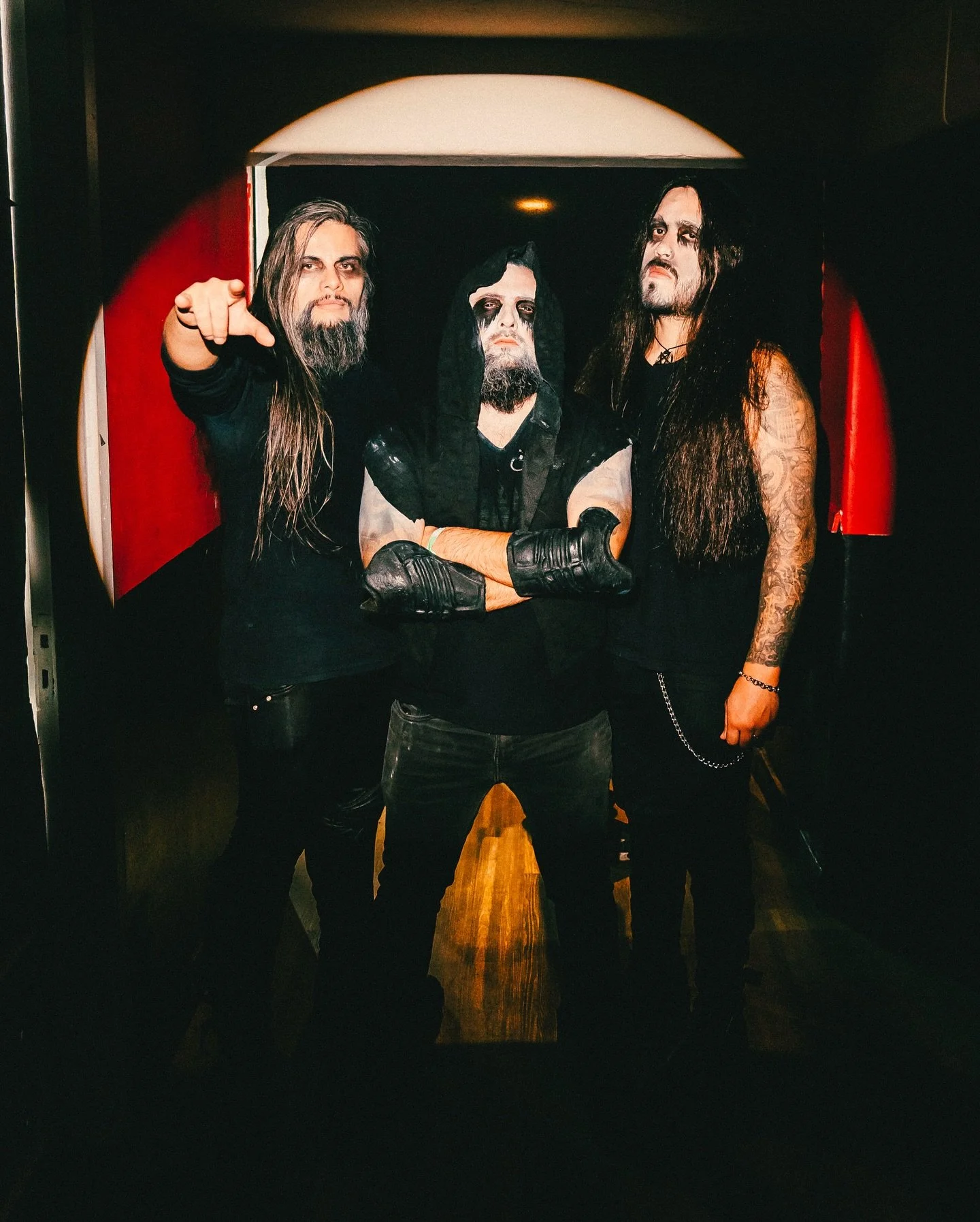 AISTHESIS abri&oacute; el hist&oacute;rico debut de The Kovenant en Chile con un show demoledor y lleno de atm&oacute;sfera. Una banda nacional con casi 20 a&ntilde;os de trayectoria, que dej&oacute; en claro por qu&eacute; son referentes del Black M