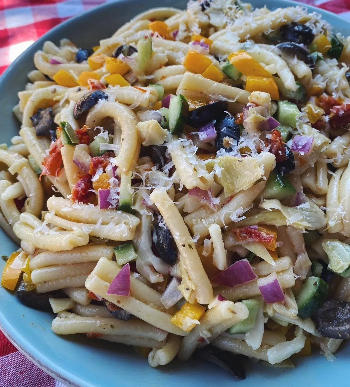 🫒 Bright, fresh &amp; made for summer. Our pasta salad is packed with tender casarecce, marinated veggies &amp; zesty house dressing! 

🫒 It&rsquo;s just one part of our catering kit. Add in fruit salad, stacked sammies &amp; sweet tea for a delici