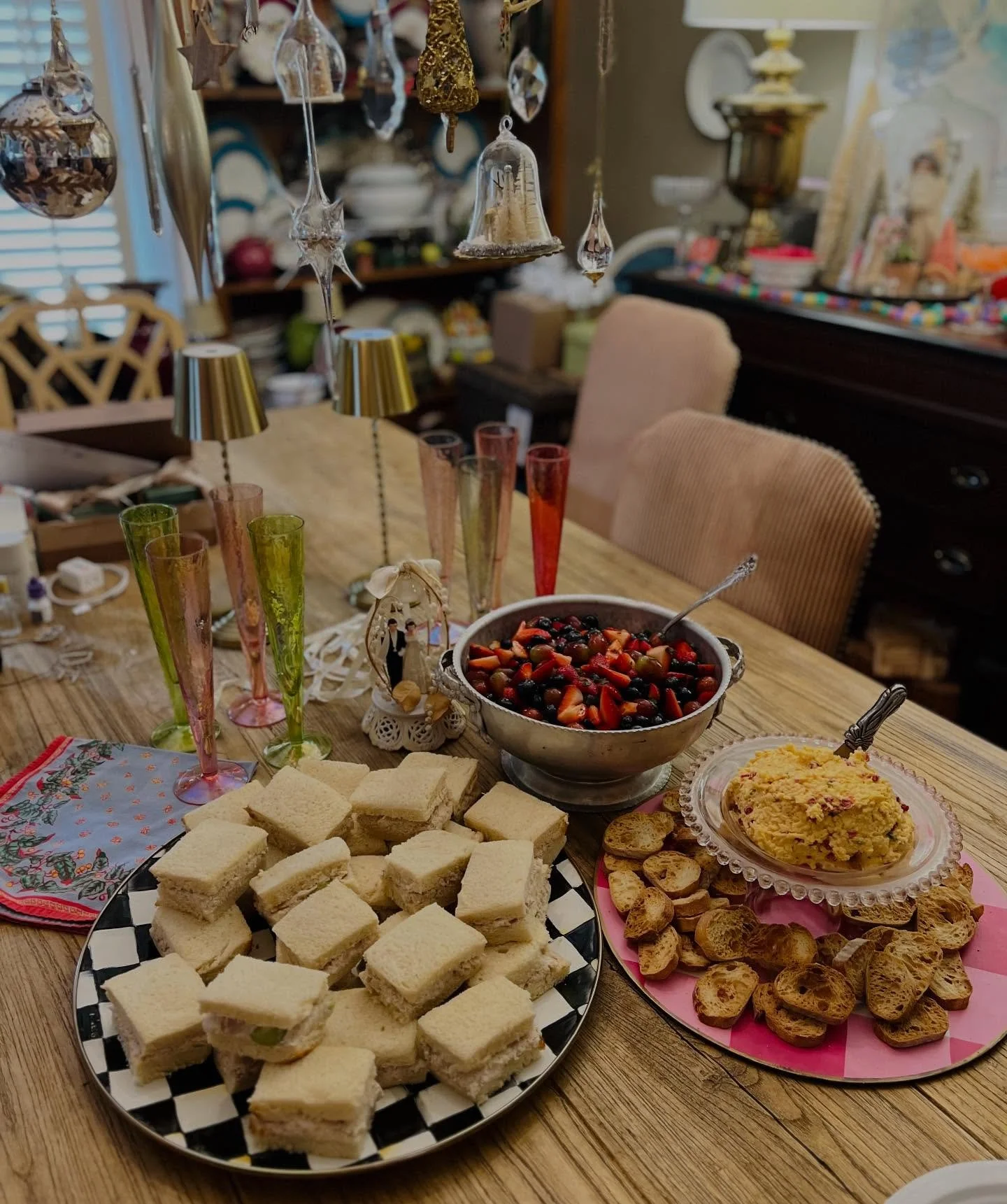 🤍 A spread for a special bride! It was the most perfect weekend &amp; I loved being part of it. 

🤍 Wedding day coming up? I&rsquo;ve got you covered.