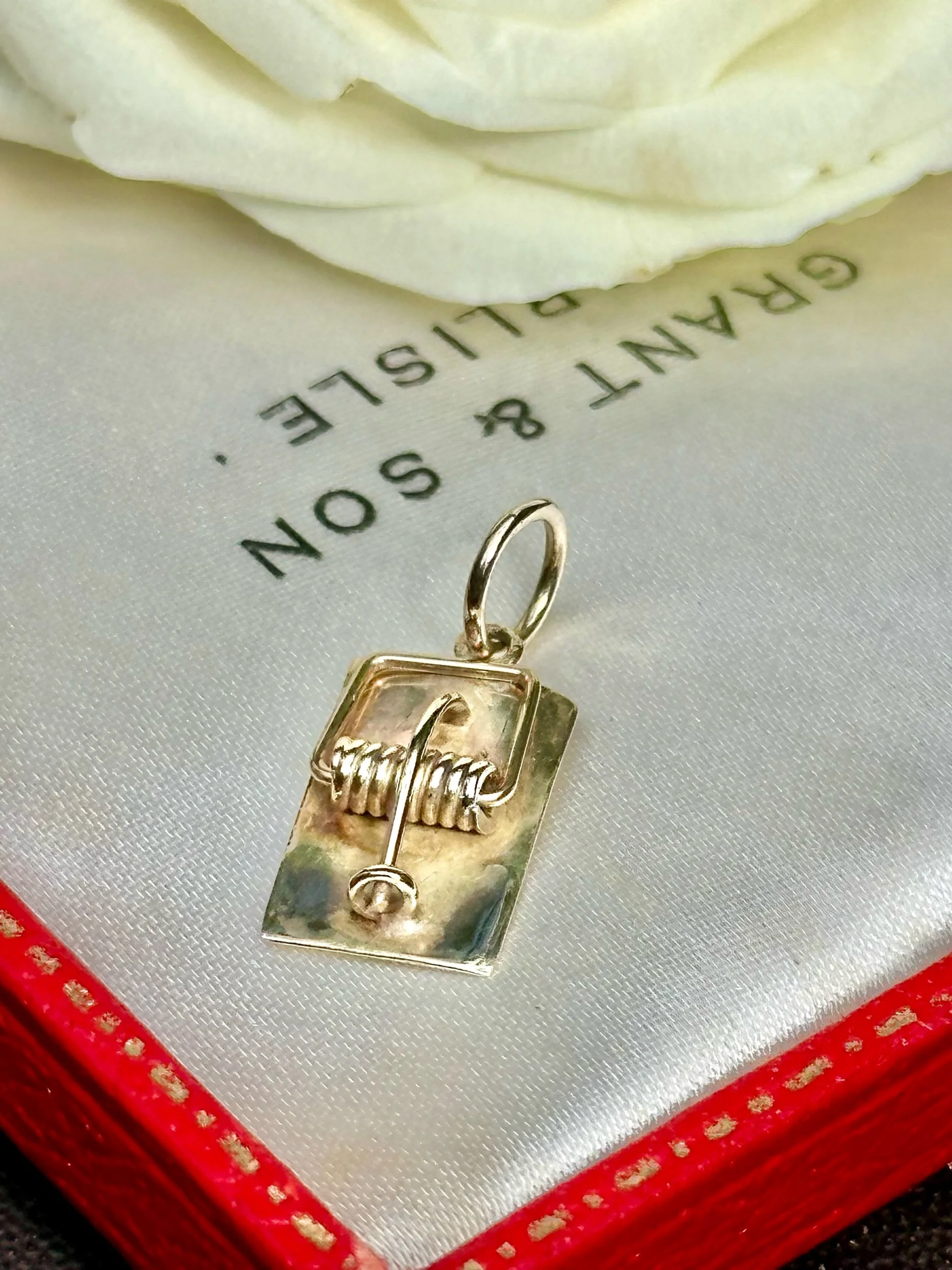 Vintage Articulated 9ct Gold Mousetrap Charm