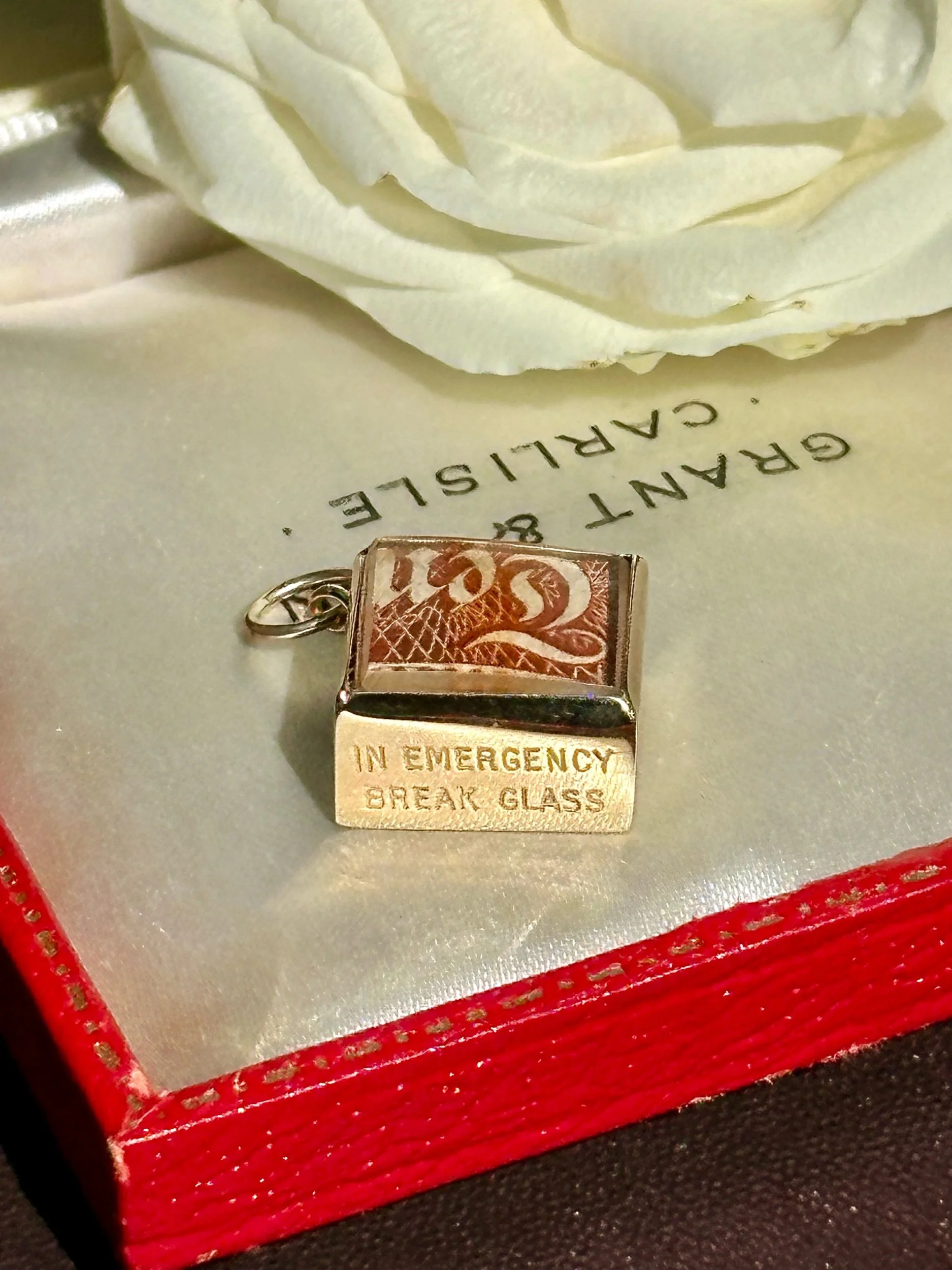 Vintage 9ct Gold 'In Emergency Break Glass' Ten Shilling Note Charm