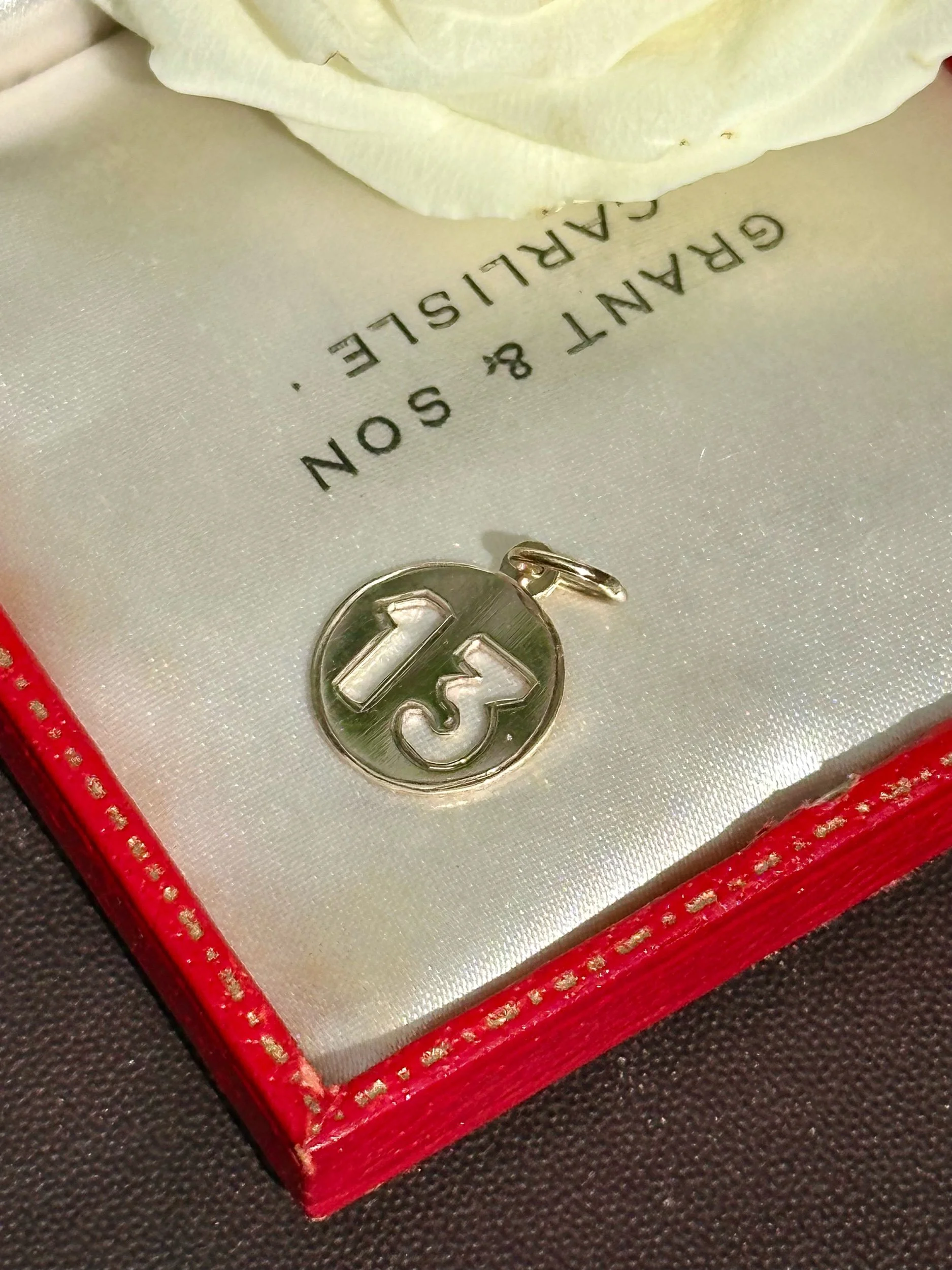 Vintage 9ct Gold '13' Charm