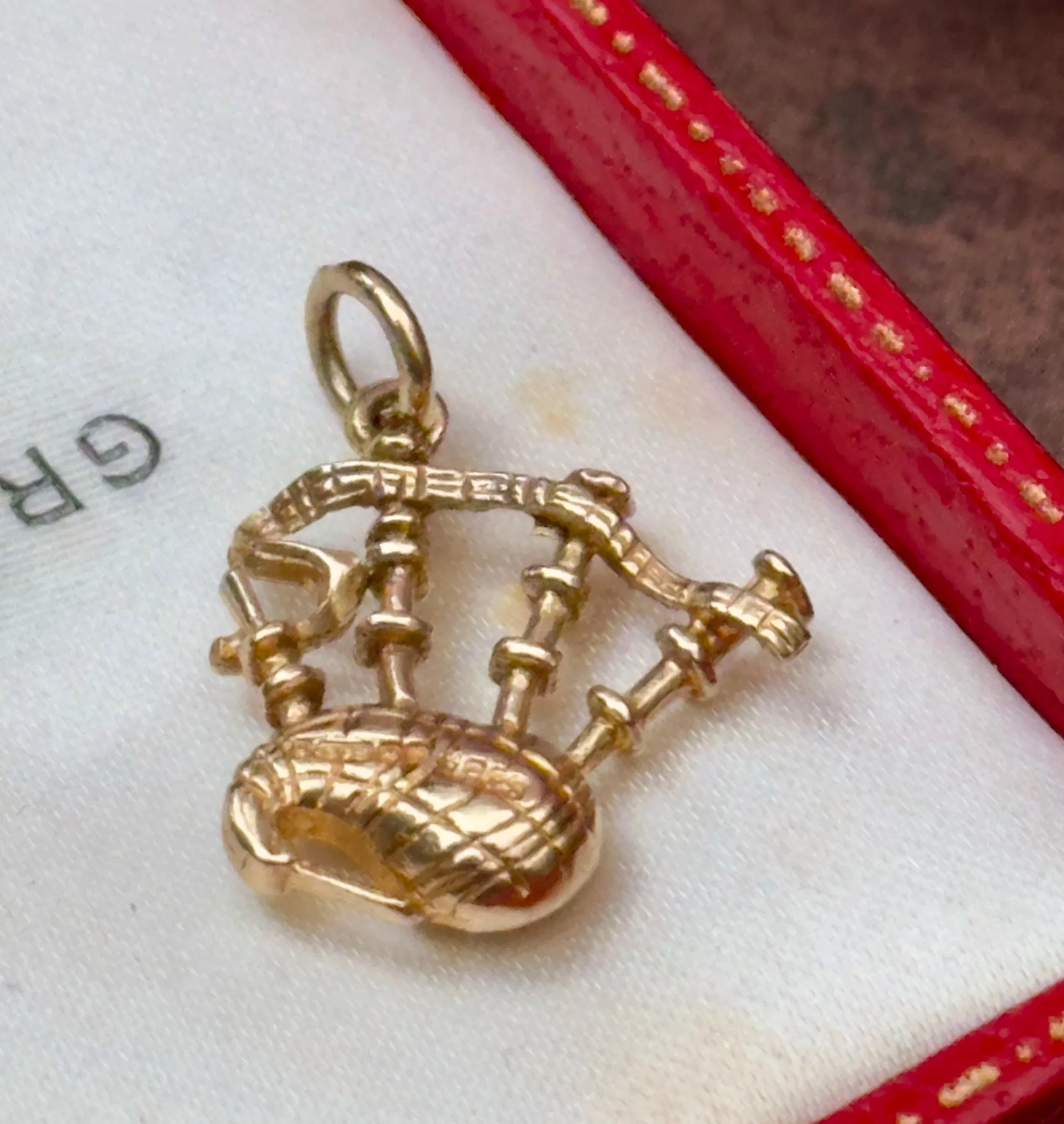 Vintage 9ct Gold Bagpipe Charm (comes with FREE sterling silver chain)
