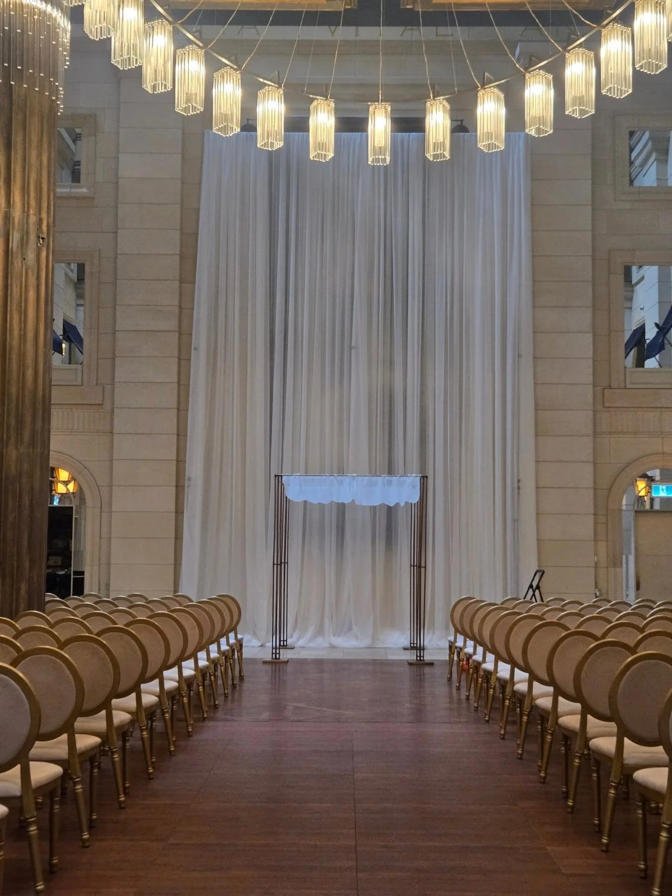 Simple... elegant..classic .. 

Loved this setup for Jordi &amp; Paul

It was great working wifh you again @moandcoevent 

#copperchuppah #chuppah #JewishWedding #wedding #TorontoWeddings