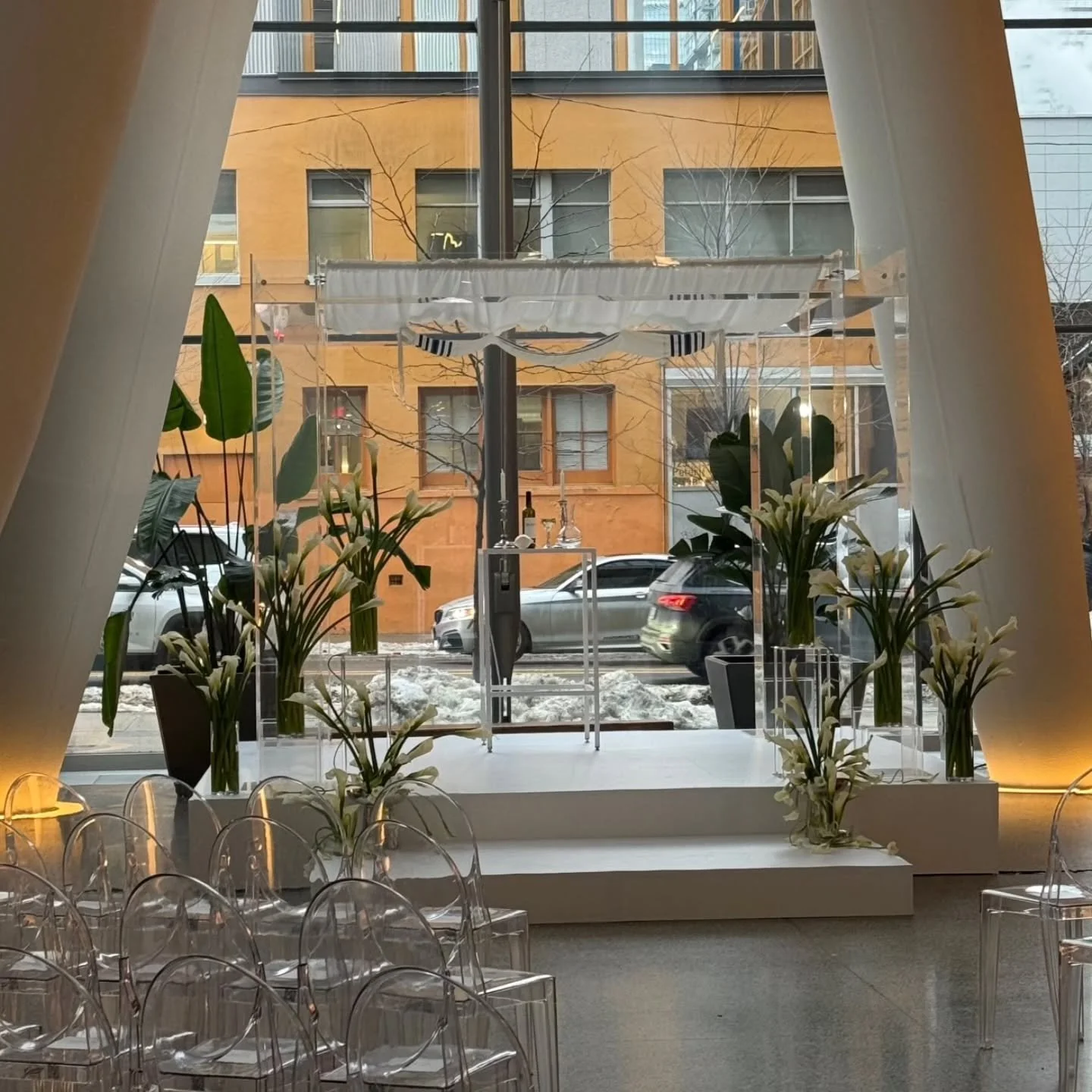 Our acrylic chuppah transformed the ceremony space at Ricarda's into something straight out of a bridal editorial.

Crystal-clear structure.
Modern lines.
Florals floating like a dream.

Designed for couples who want tradition &mdash; but elevated.

