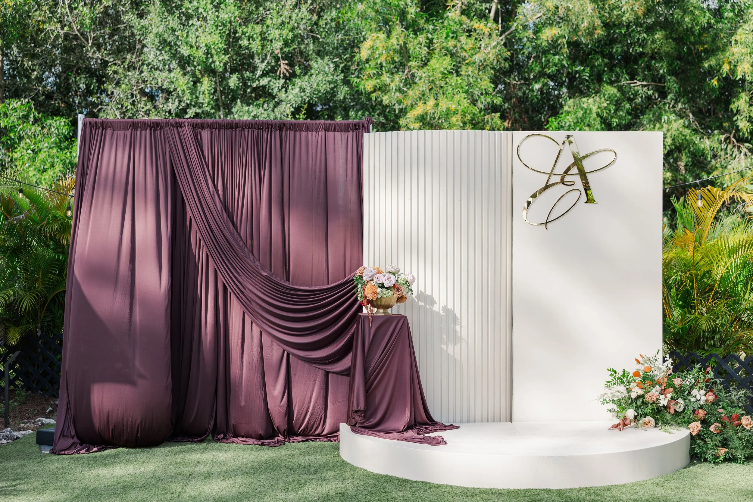 PHOTOGRAPHY BY: DEANNA GRACE