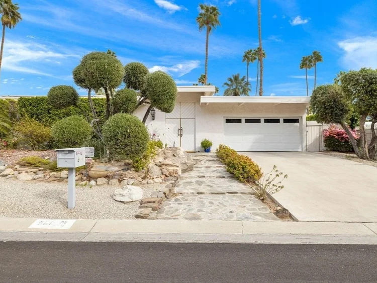 968 N Fairview Cir.