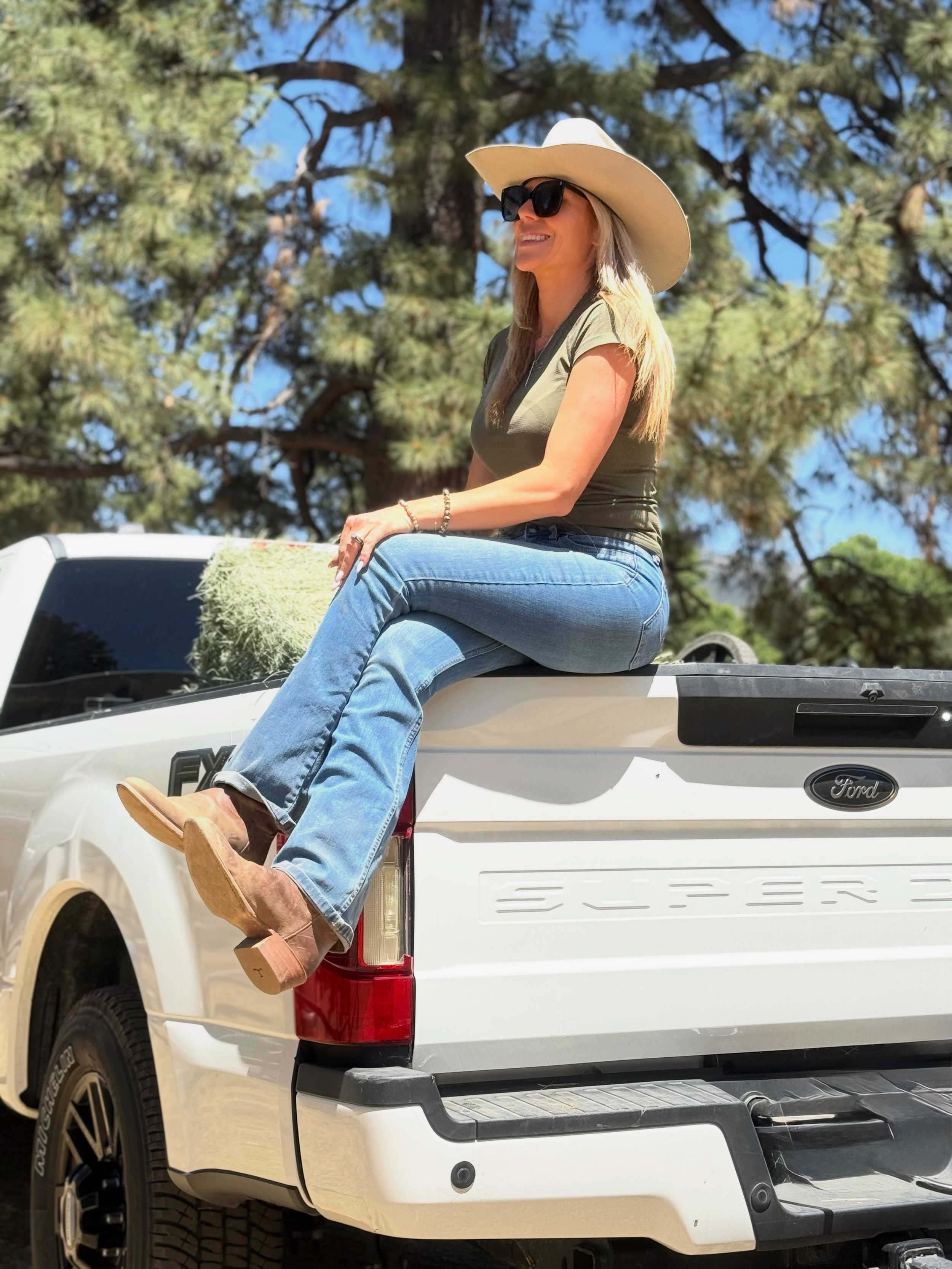 🐎Off to Del Mar Horse Show we go 🐴🤍
 
The trailer is packed, the horses are loaded, and somehow we still feel like we forgot something. 😂

There&rsquo;s just something about horse show mornings. The early alarms, dirty boots, last minute tack cle
