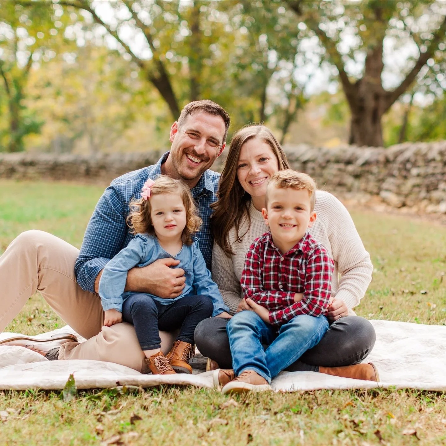 FALL MINI SESSION HIGHLIGHTS: The LeDuc Family.

Thank you to all the families who scheduled a mini session with me! More coming soon!!

Visit my website:
reed-photo.com
Link is in bio!

#fall #minisession #sessionhighlights #highlights #photography 