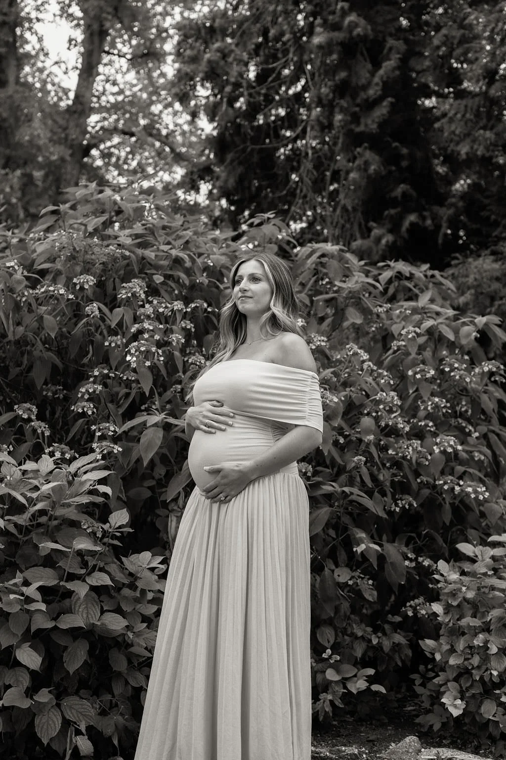 Cotswolds-outdoor-maternity-photographer-R&B-11.jpg