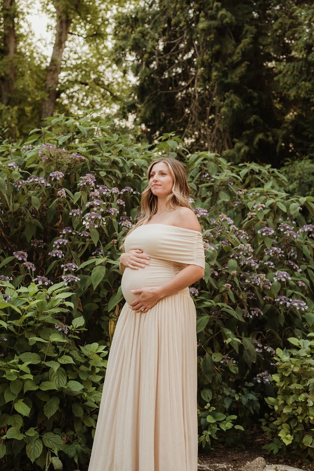 Cotswolds-outdoor-maternity-photographer-R&B-10.jpg