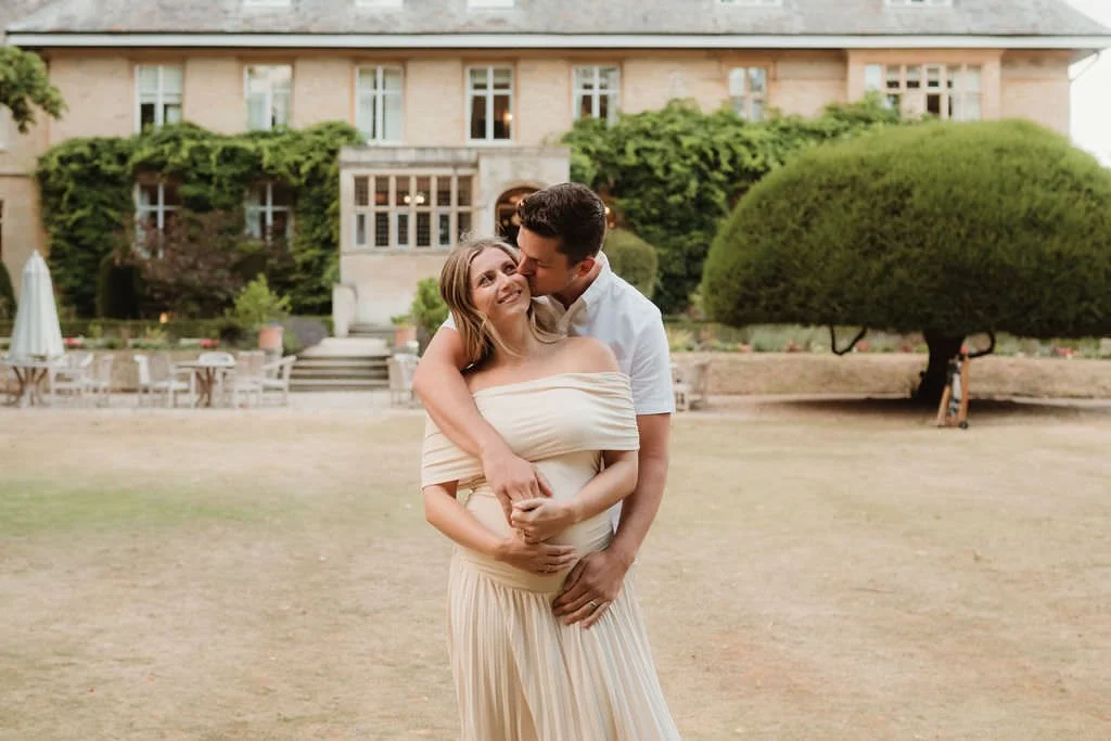 Cotswolds-outdoor-maternity-photographer-R&B-4.jpg