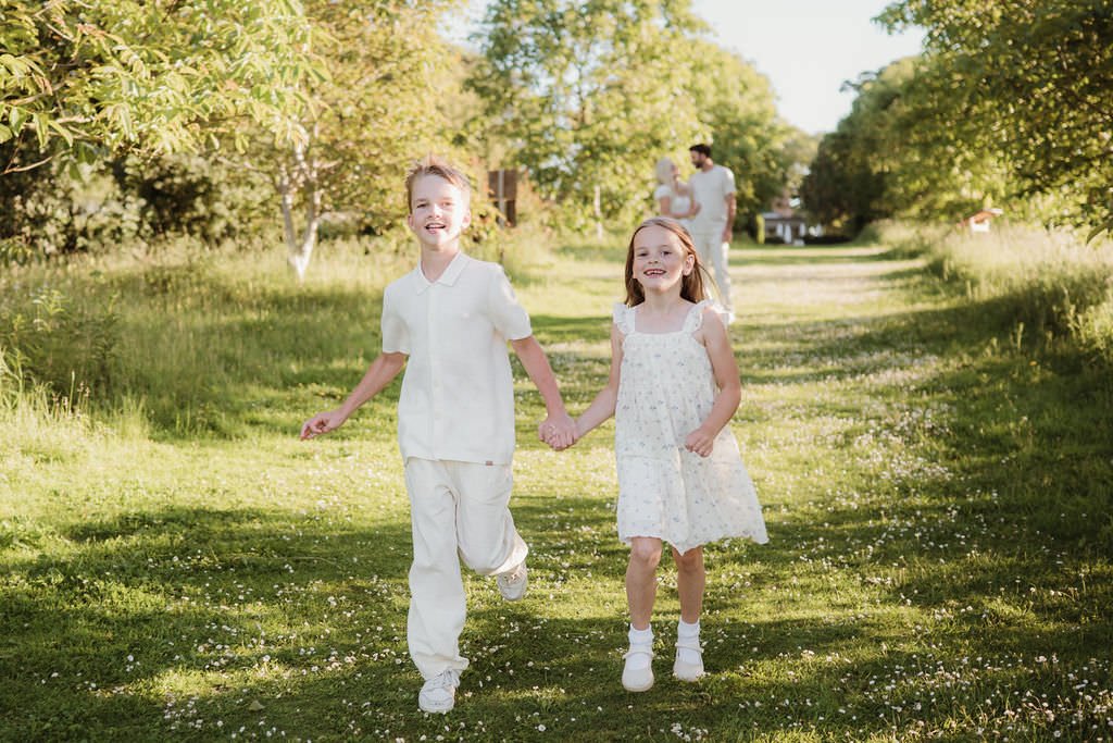 Cheltenham-outdoor-family-photographer-Morrow-5.jpg
