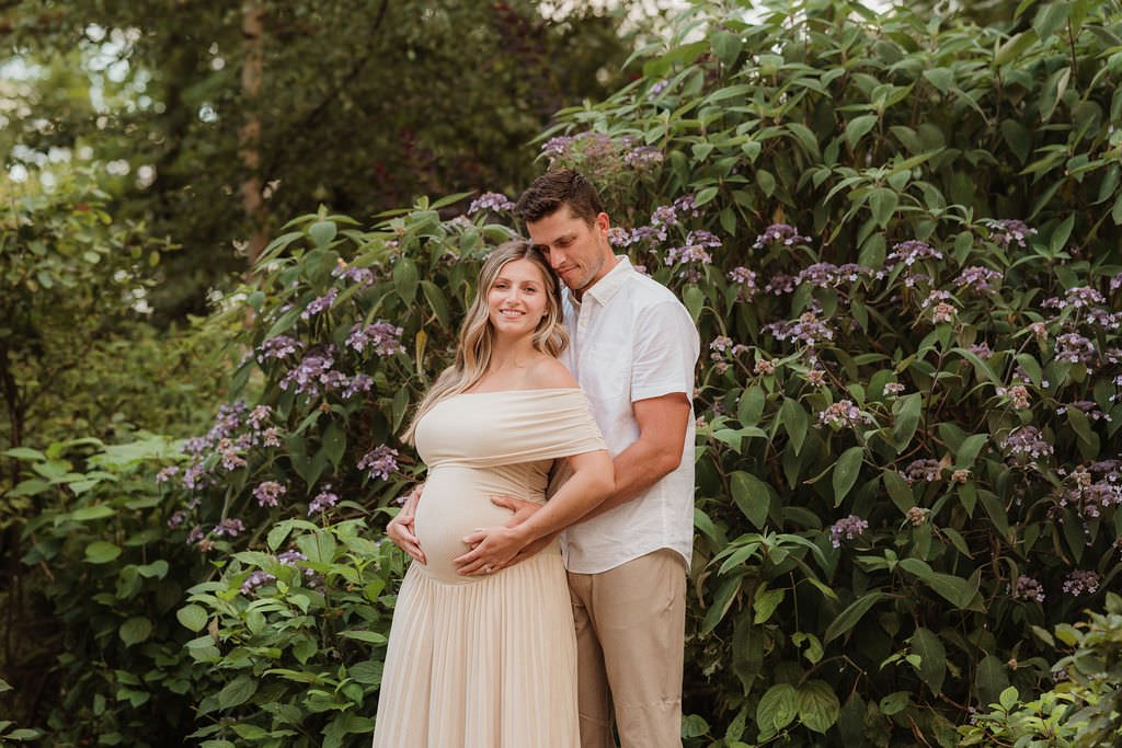 Cotswolds-outdoor-maternity-photographer-R&B-17.jpg