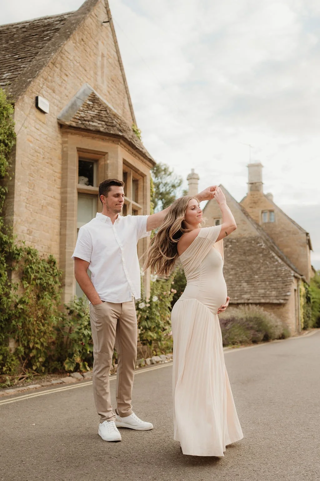 Cotswolds-outdoor-maternity-photographer-R&B-34.jpg