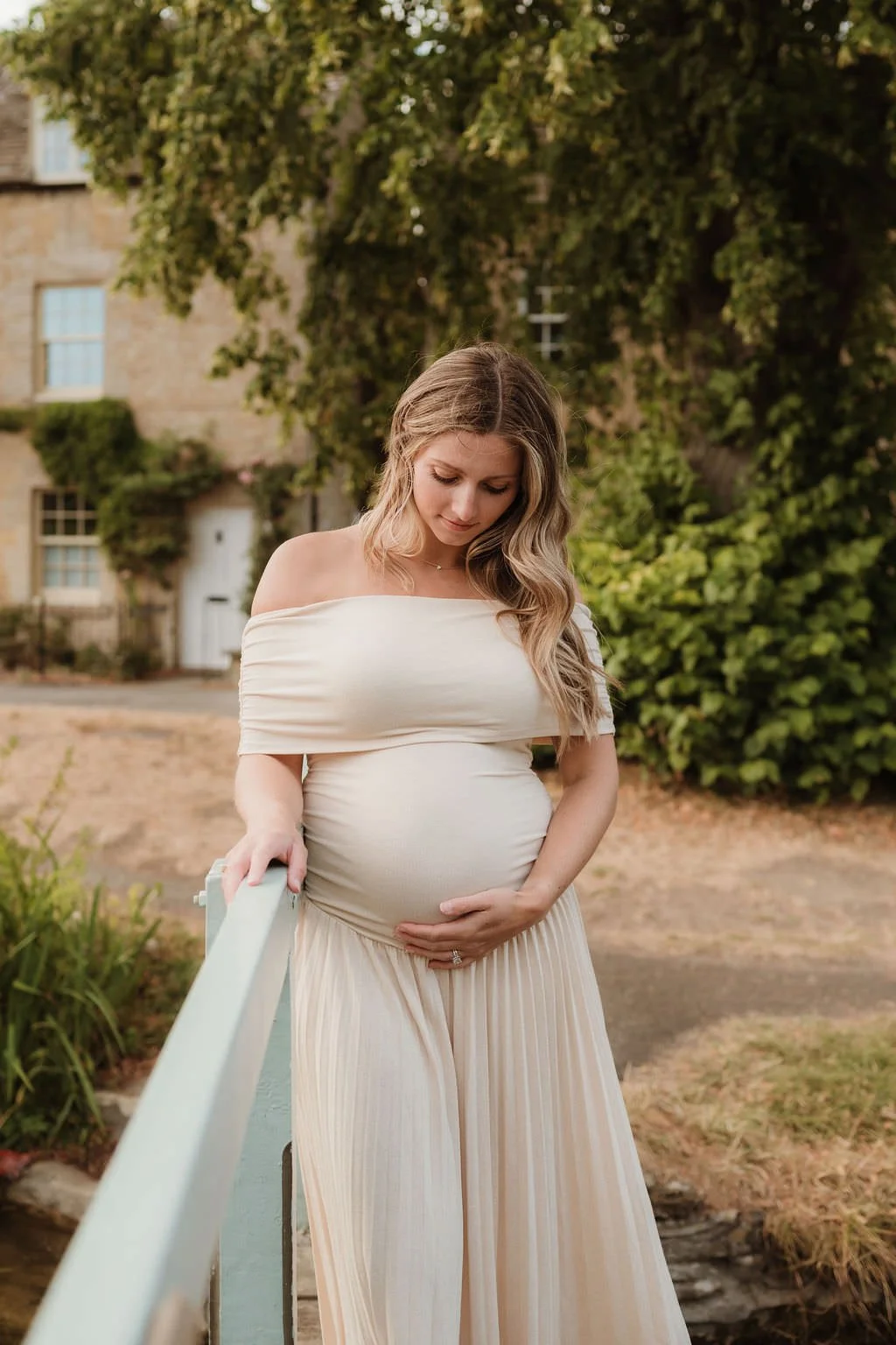 Cotswolds-outdoor-maternity-photographer-R&B-40.jpg
