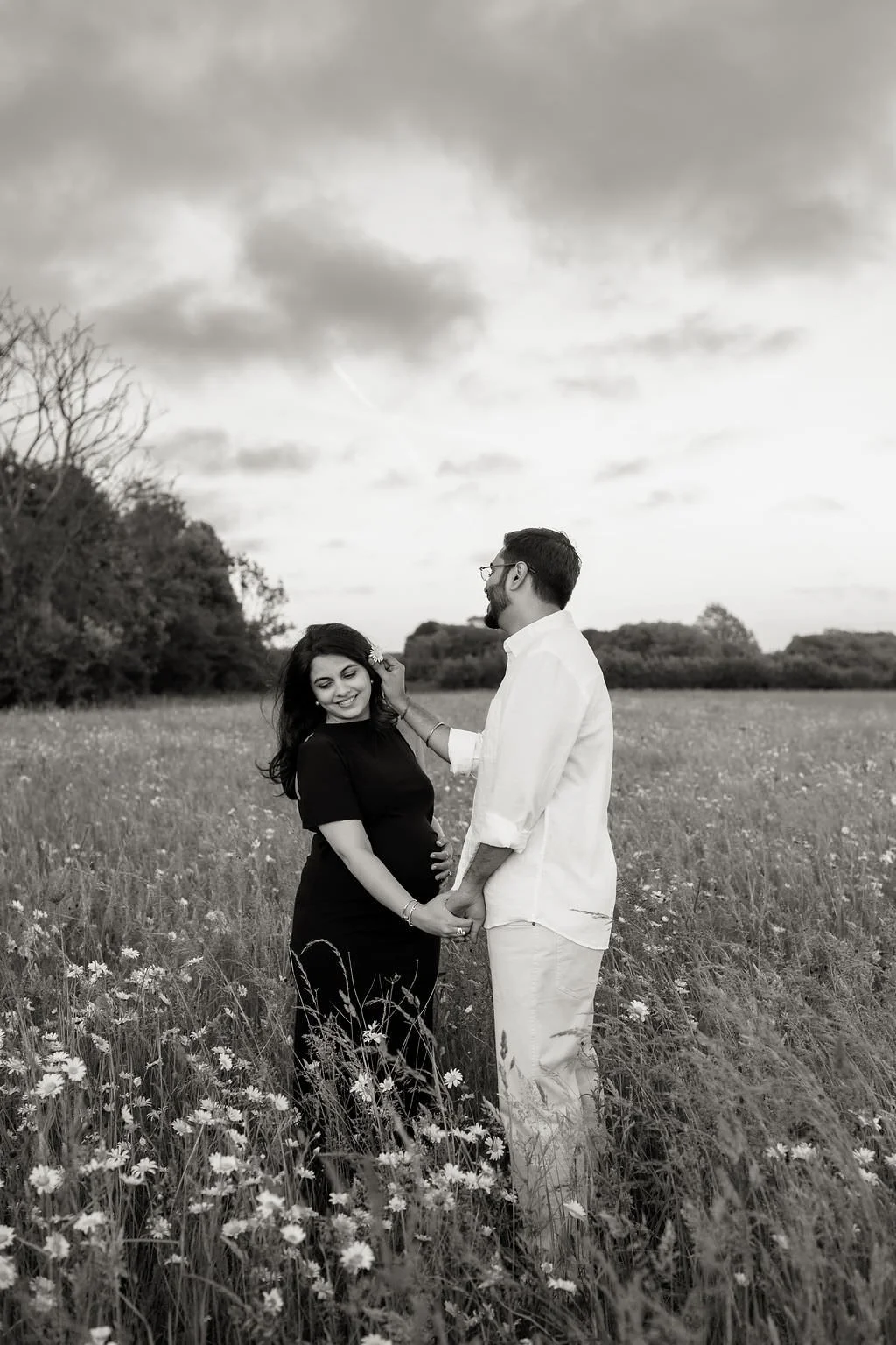 Cotswolds-maternity-photographer-mihira-71.jpg