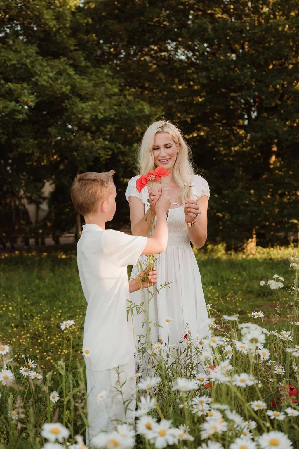 Cheltenham-outdoor-family-photographer-Morrow-57.jpg