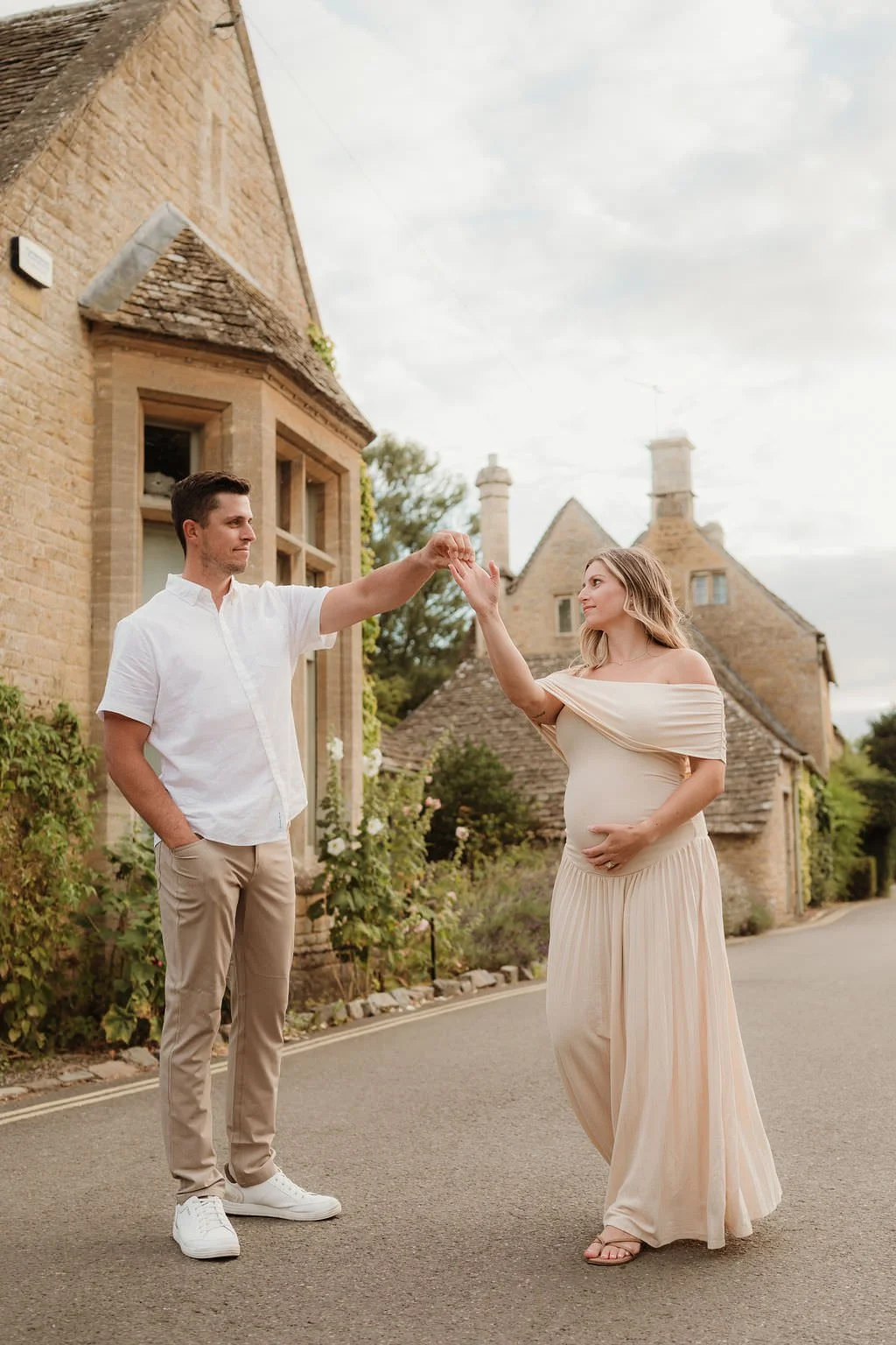 Cotswolds-outdoor-maternity-photographer-R&B-33.jpg