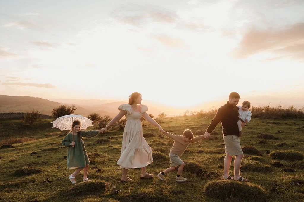 Cheltenham-outdoor-family-photographer-Mcinnes-95.jpg