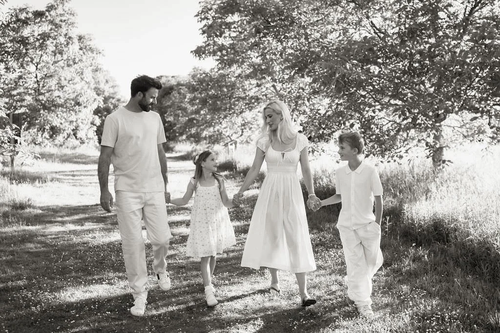 Cheltenham-outdoor-family-photographer-Morrow-4.jpg