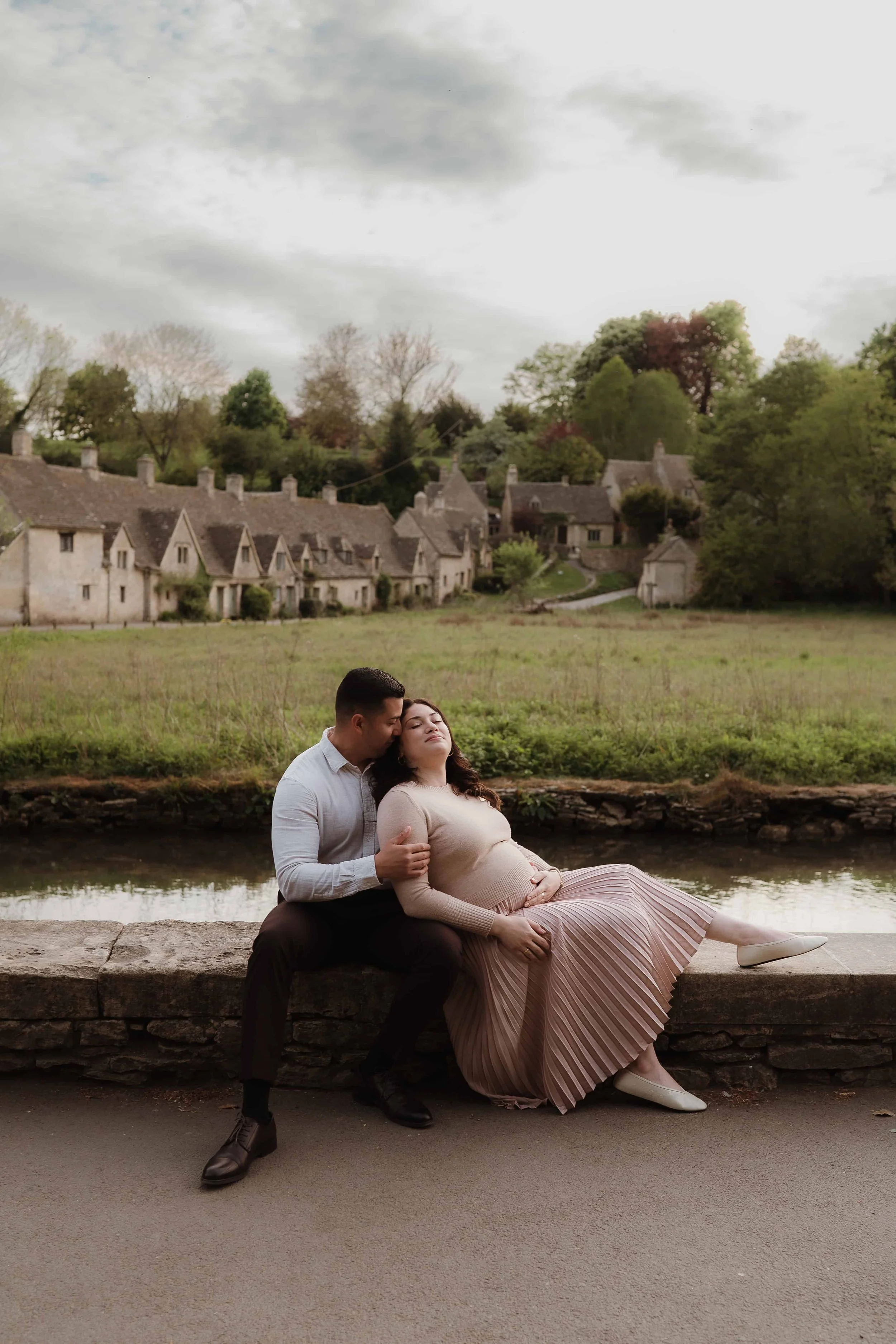 bibury-maternity-photoshoot.jpg