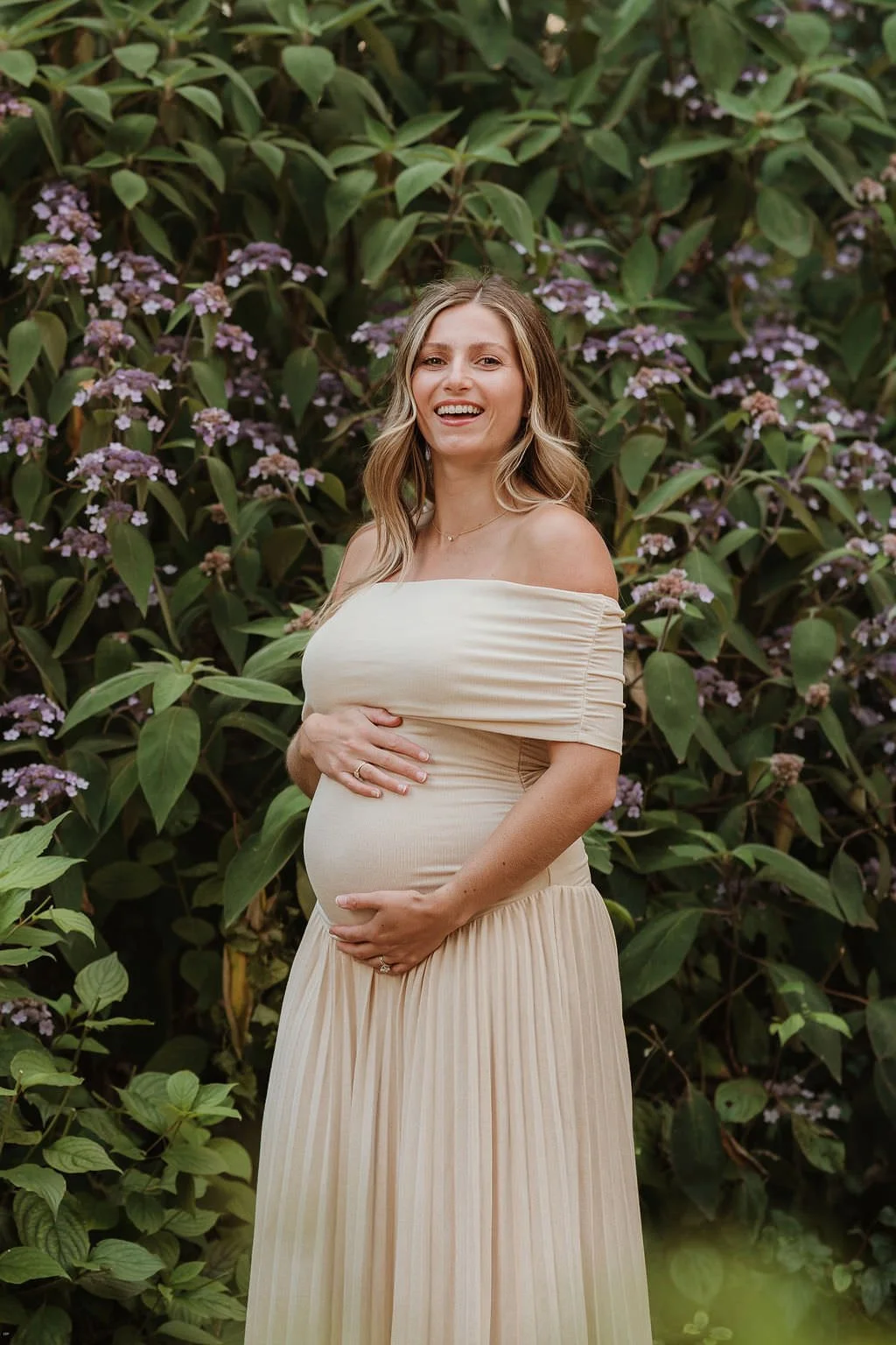 Cotswolds-outdoor-maternity-photographer-R&B-8.jpg