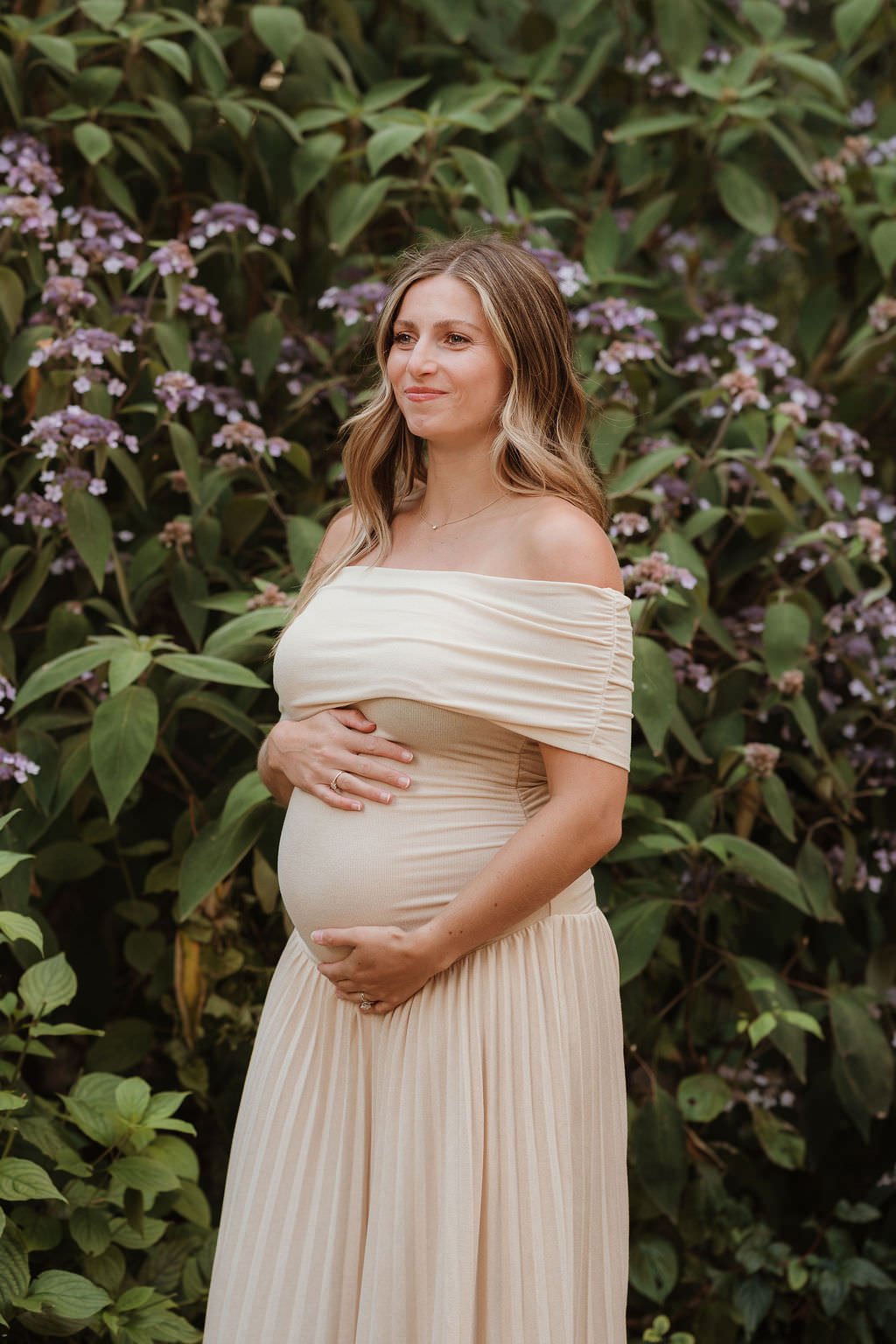 Cotswolds-outdoor-maternity-photographer-R&B-6.jpg