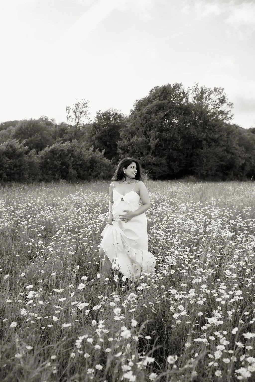 Cotswolds-maternity-photographer-mihira-28.jpg