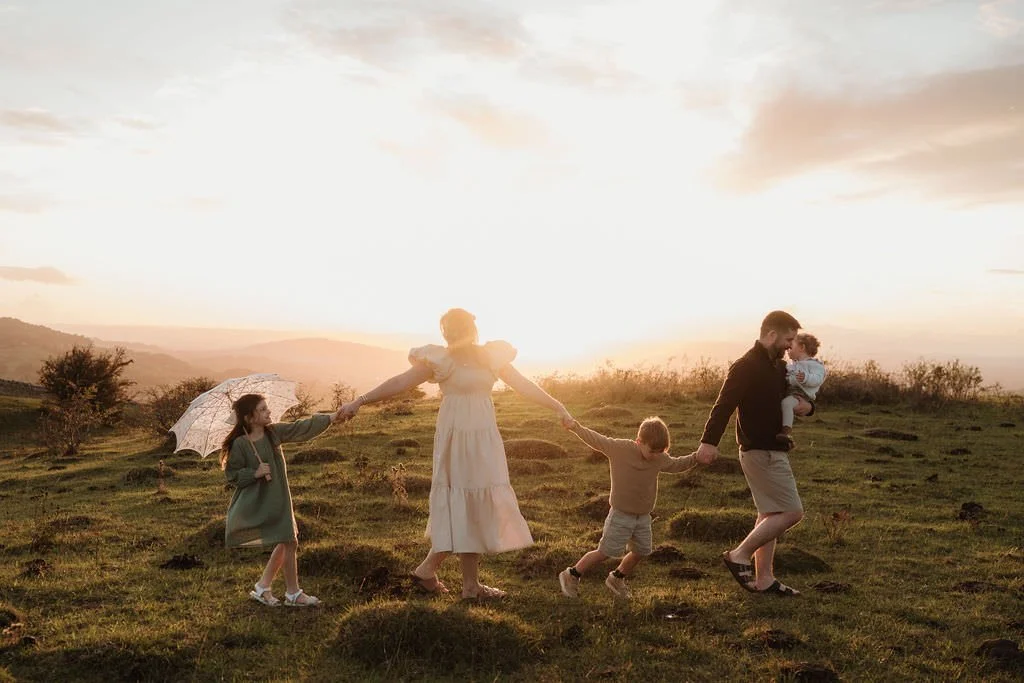 Cheltenham-outdoor-family-photographer-Mcinnes-96.jpg