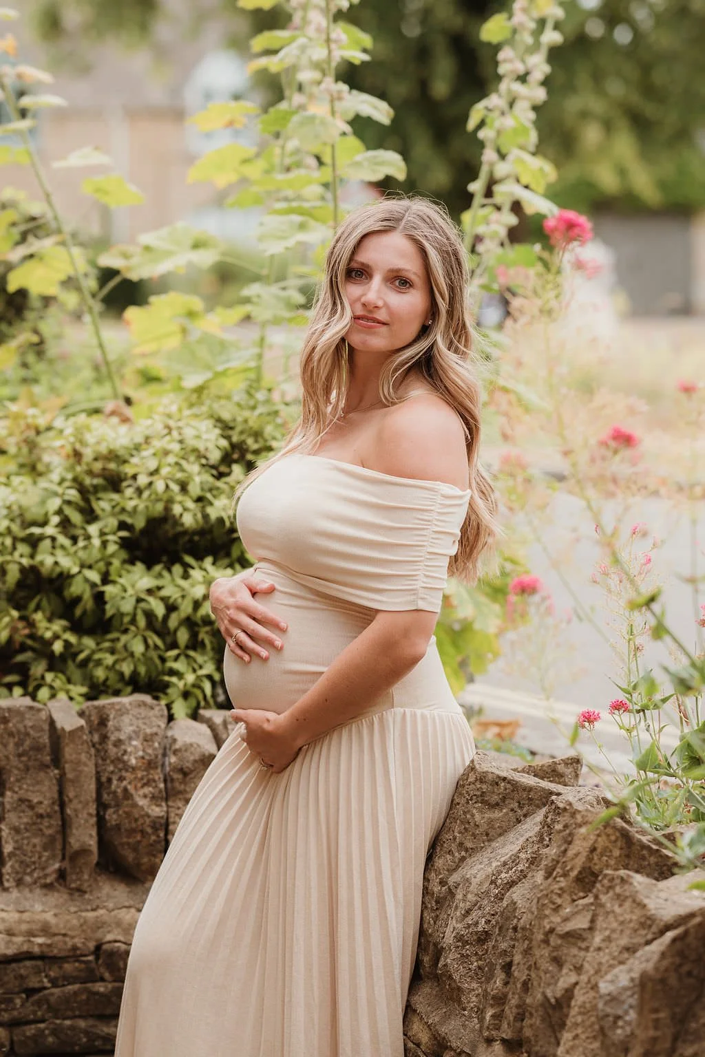 Cotswolds-outdoor-maternity-photographer-R&B-19.jpg