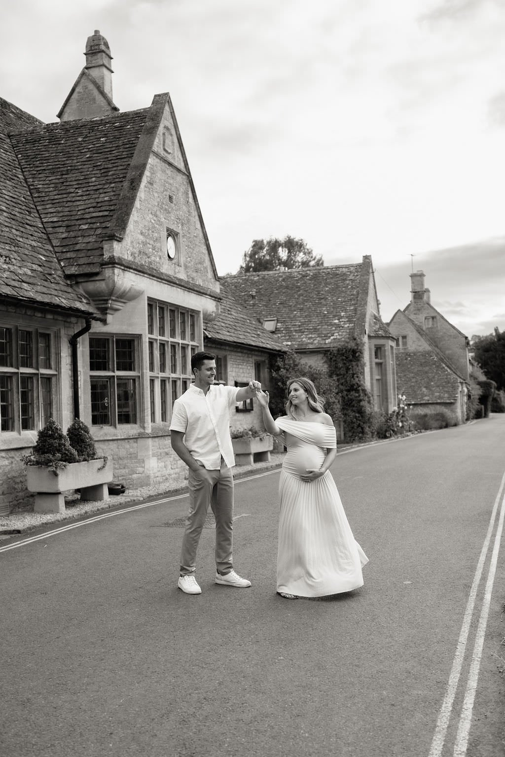 Cotswolds-outdoor-maternity-photographer-R&B-29.jpg